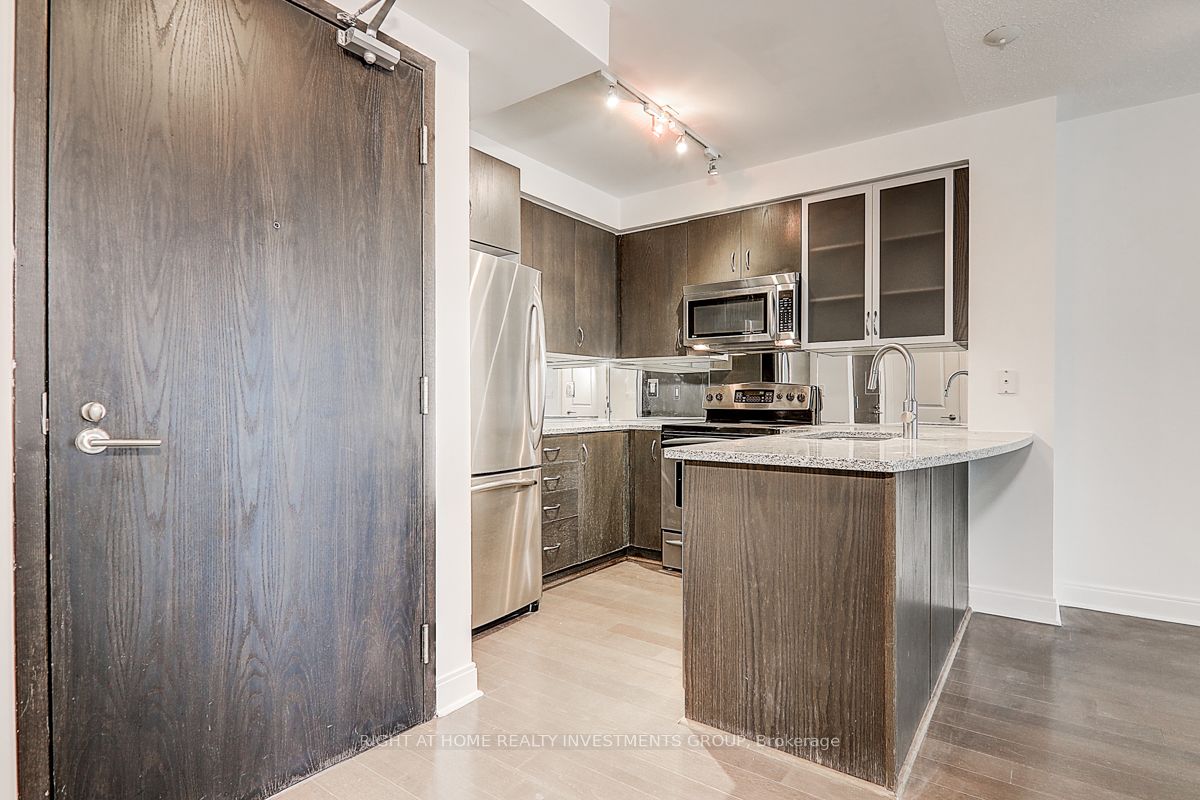18 Yorkville Avenue 704, Toronto, ON M4W 1L4 photo 3