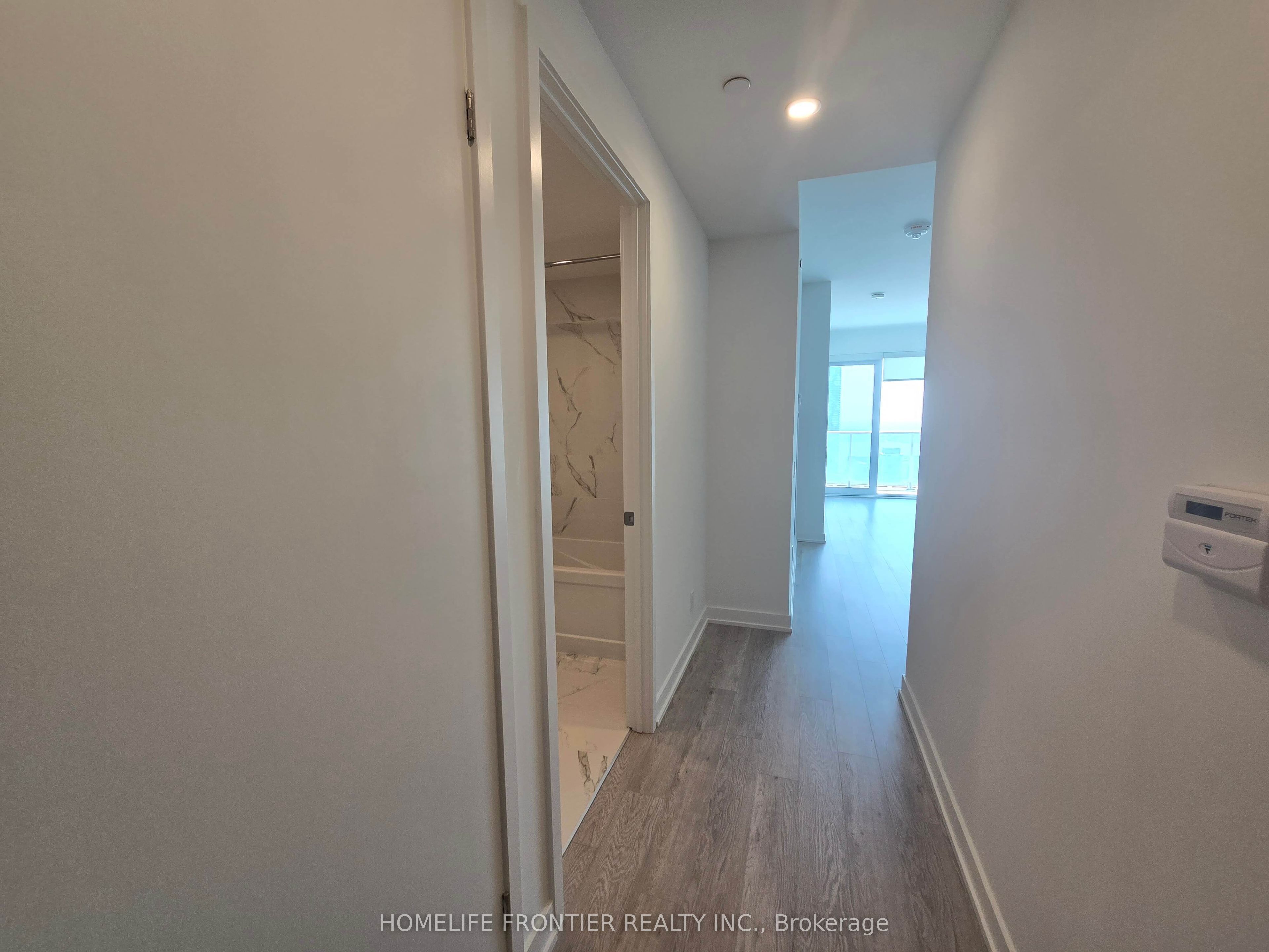 88 Queen Street E 4808, Toronto, ON M5C 0B6 photo 3