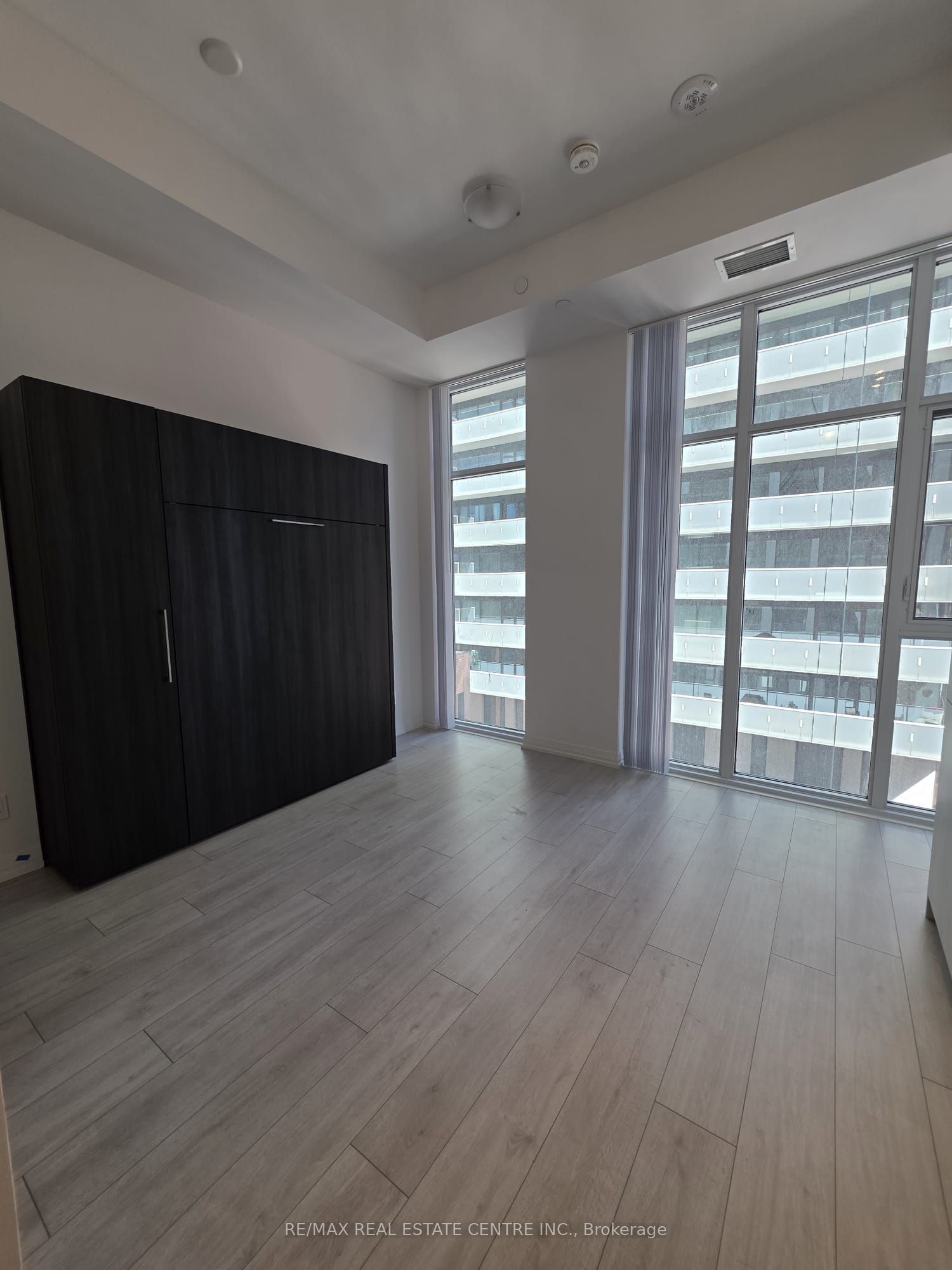 400 King Street W 901, Toronto, ON M5V 1K2 photo 5