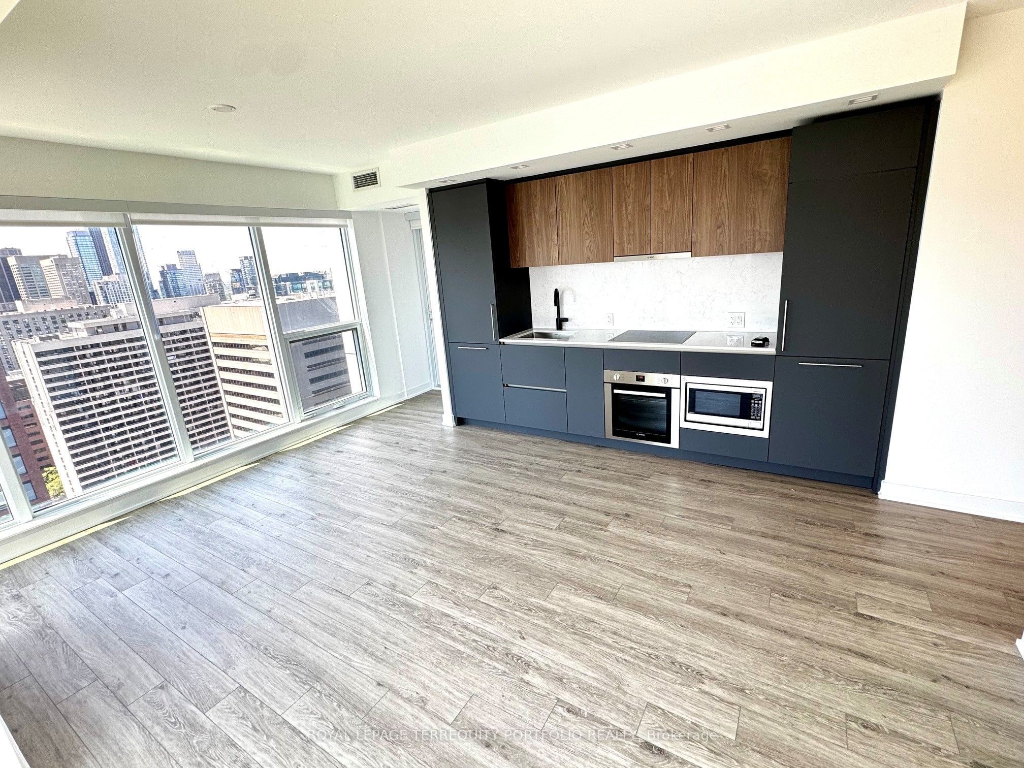 609 Sherbourne Street 3102, Toronto, ON M4X 0A4 photo 2