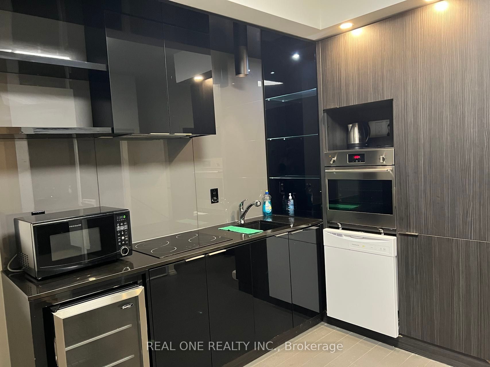 70 Temperance Street 408, Toronto, ON M5H 0B1 photo 3