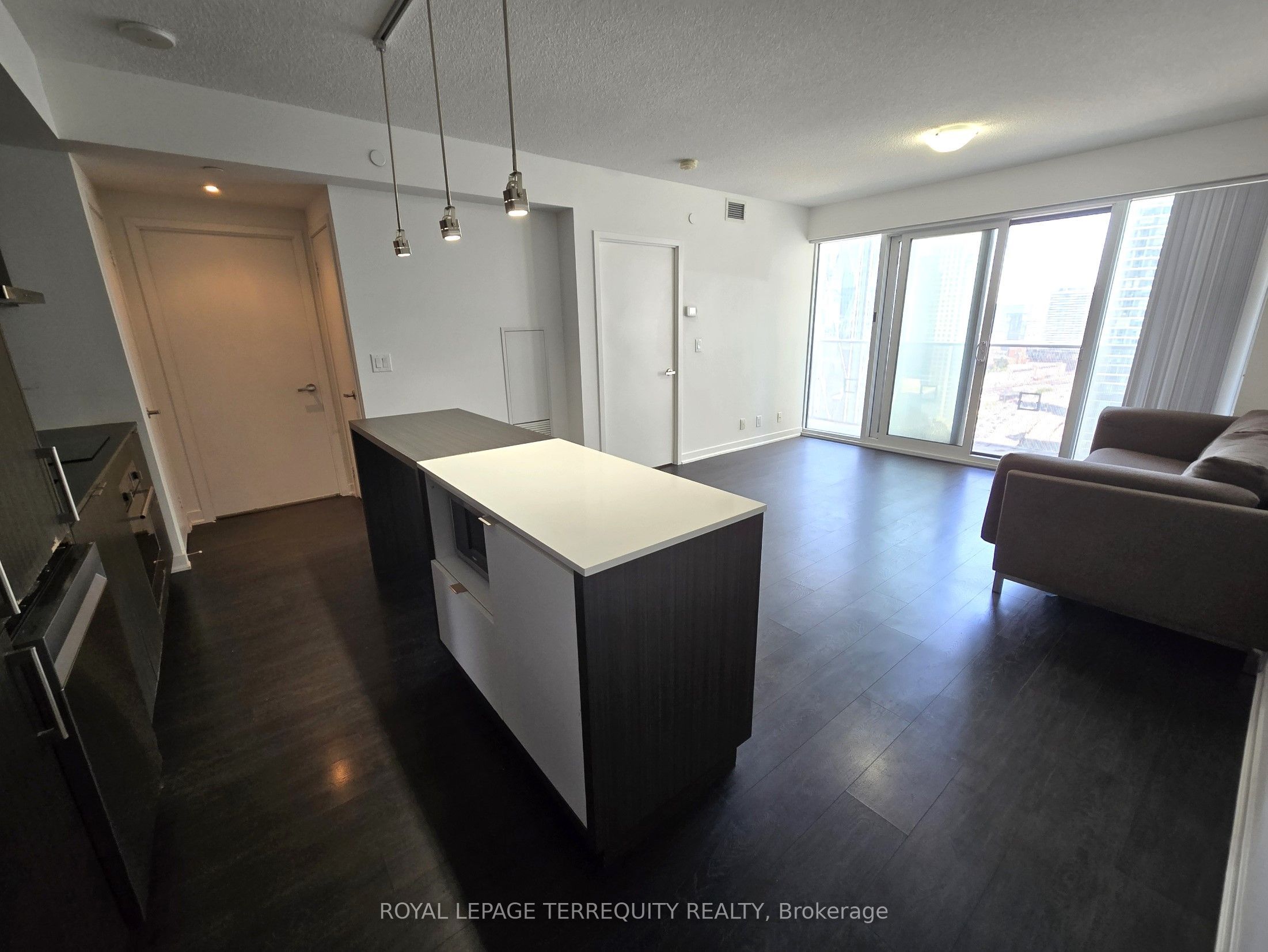100 Harbour Street 2606, Toronto, ON M5J 0B5