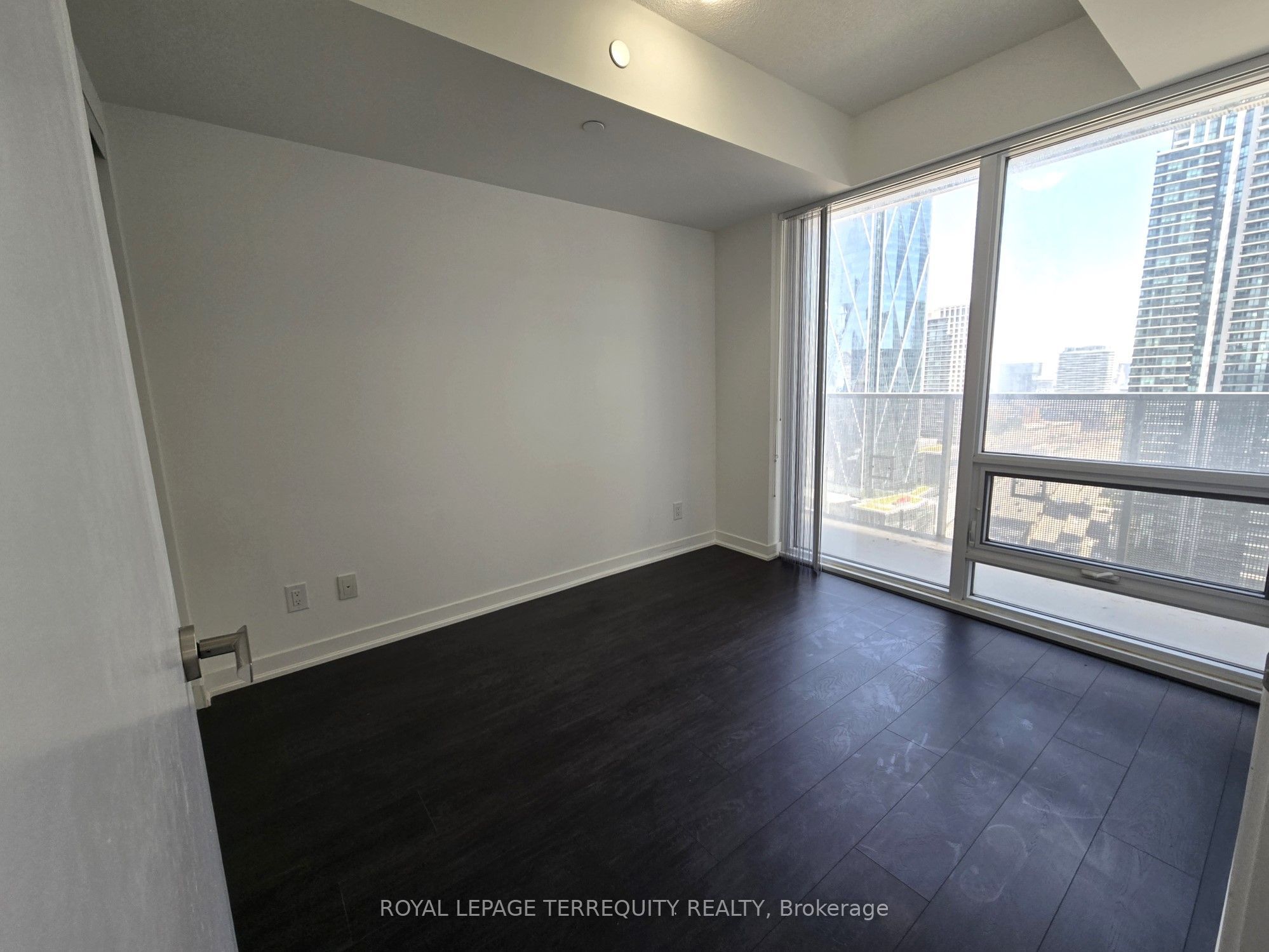 100 Harbour Street 2606, Toronto, ON M5J 0B5 photo 5