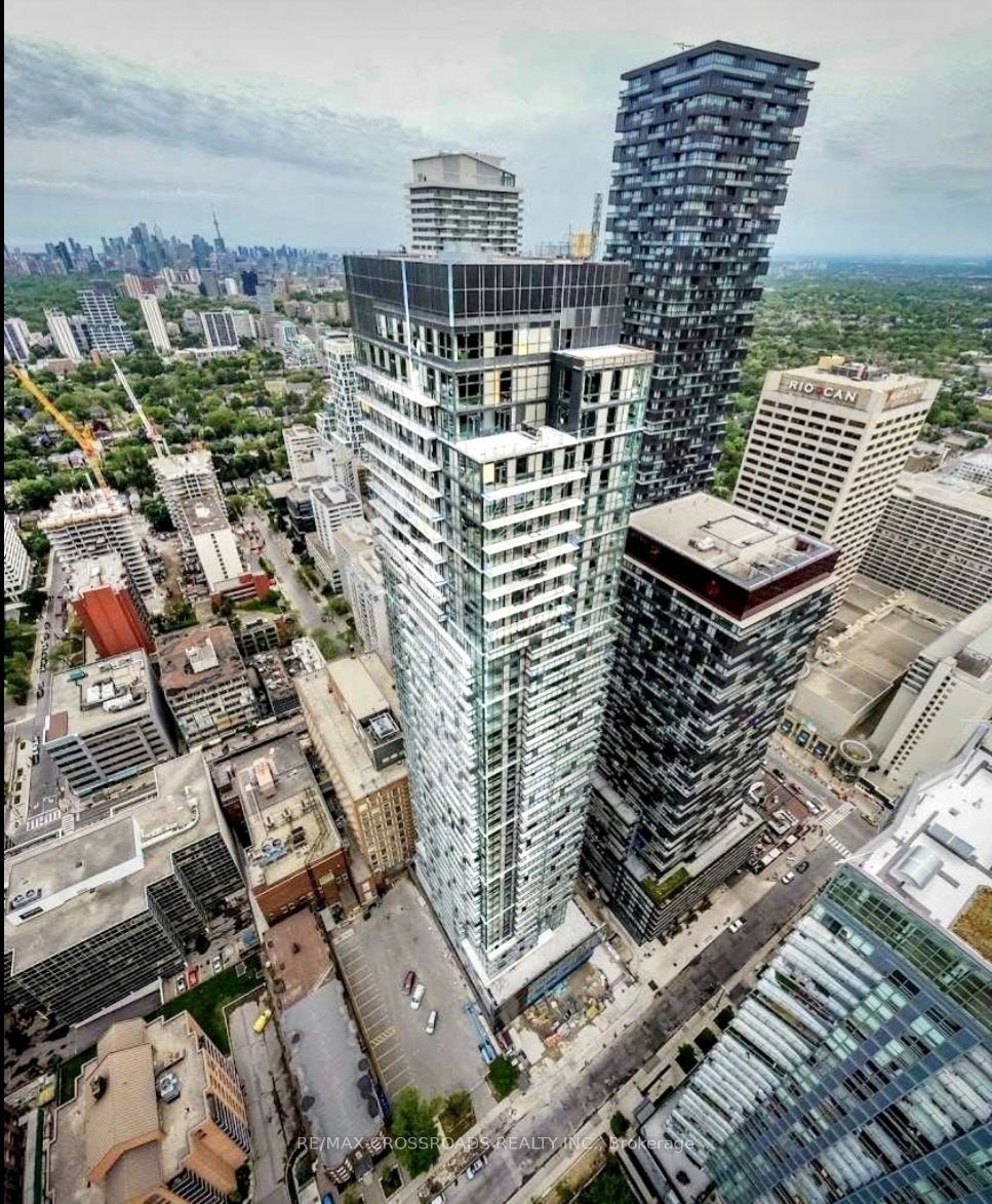 39 Roehampton Avenue 805, Toronto, ON M4P 1P9