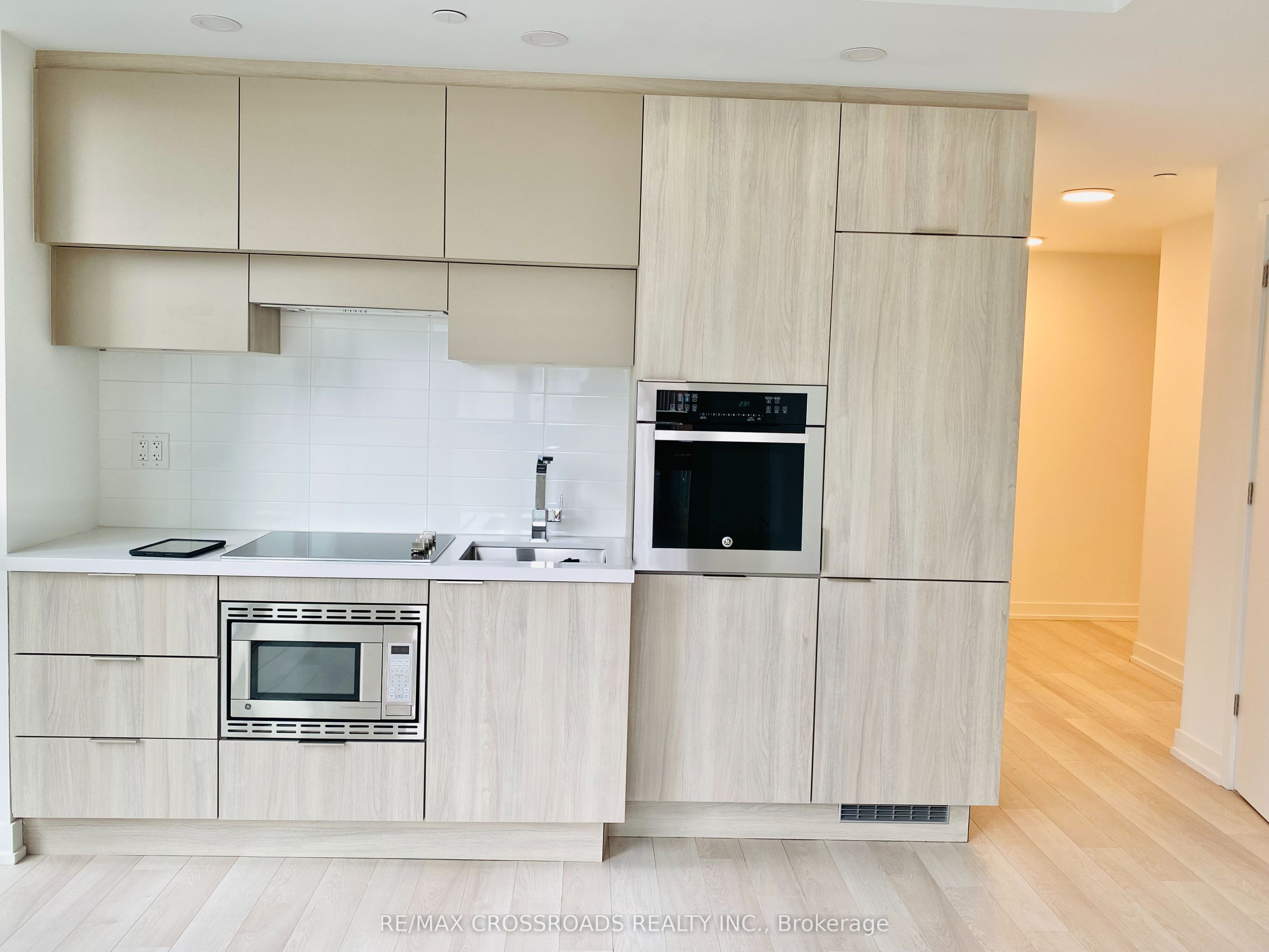 39 Roehampton Avenue 805, Toronto, ON M4P 1P9 photo 3