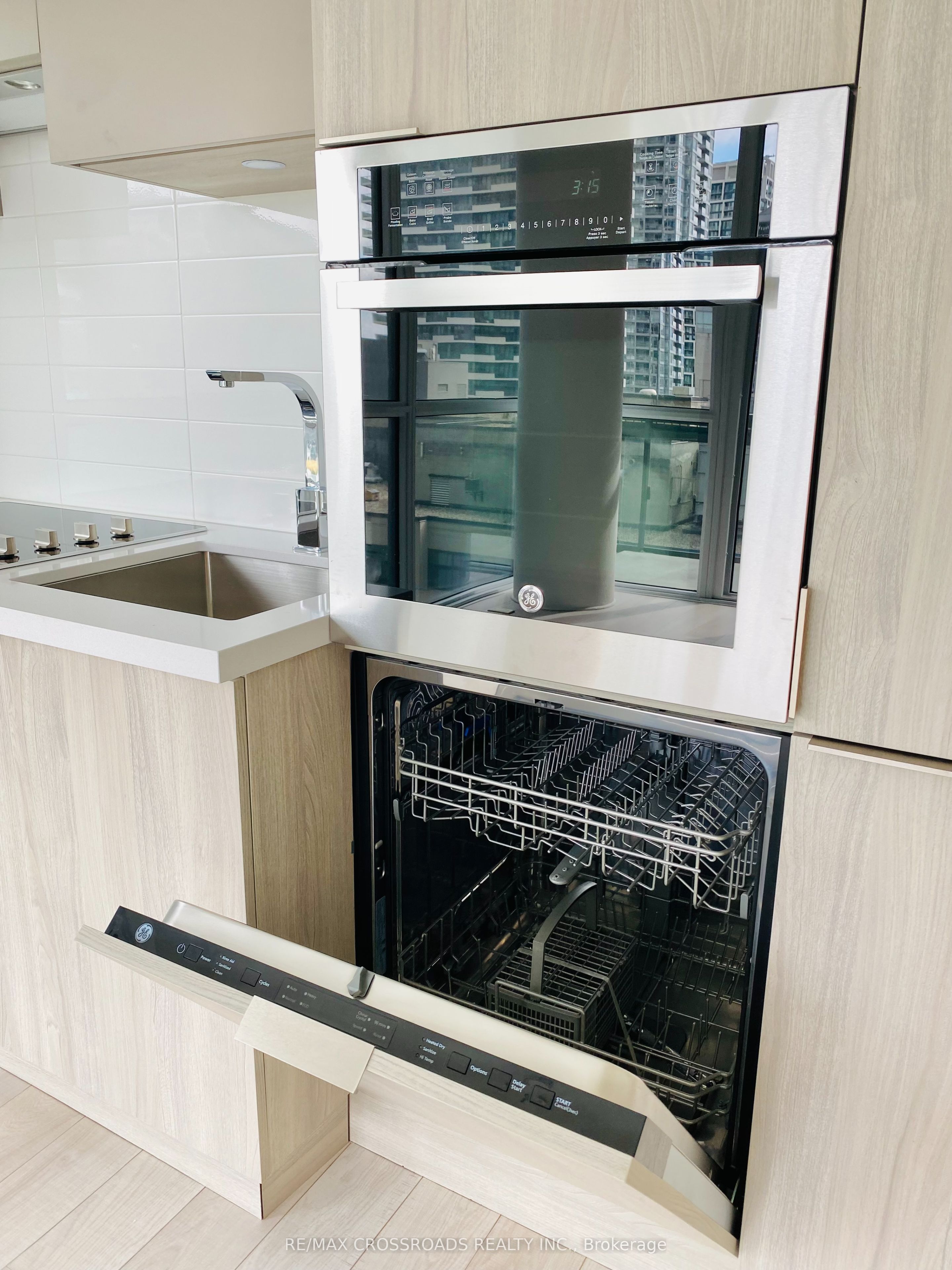 39 Roehampton Avenue 805, Toronto, ON M4P 1P9 photo 4