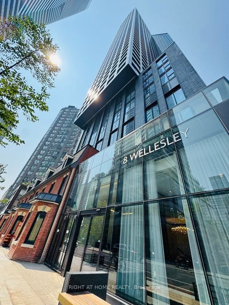 8 Wellesley Street W 5205, Toronto, ON M4Y 0J5 photo 2