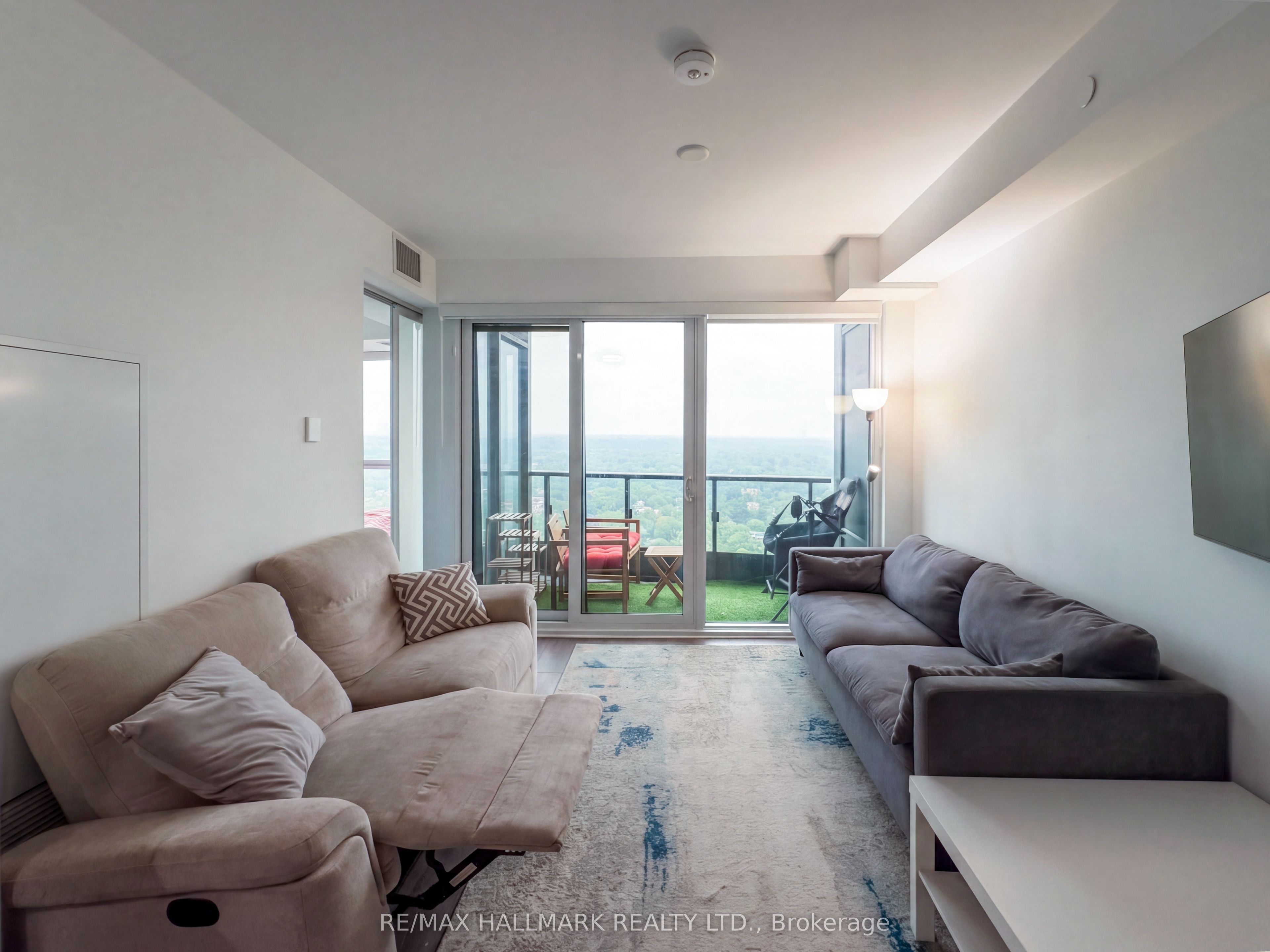 585 Bloor Street E 2824, Toronto, ON M4W 0B3 photo 3