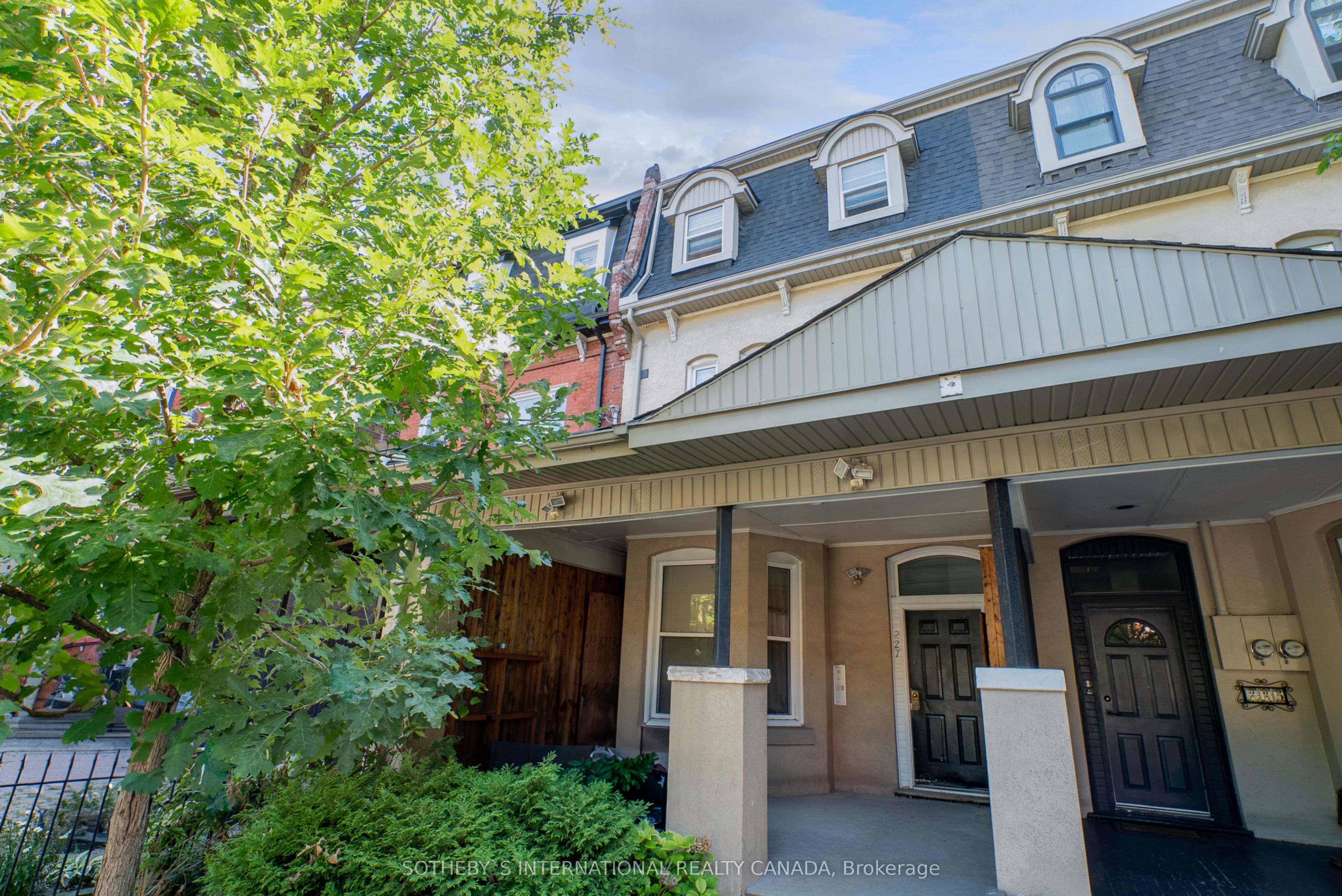 227 Beverley Street 0, Toronto, ON M5T 1Z4