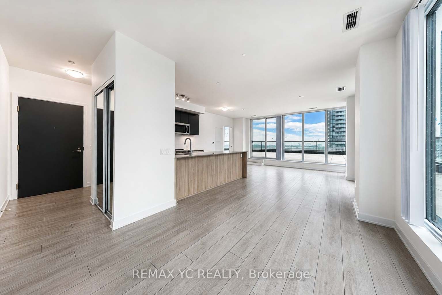 5858 Yonge Street 1022, Toronto, ON M2M 0C6 photo 3