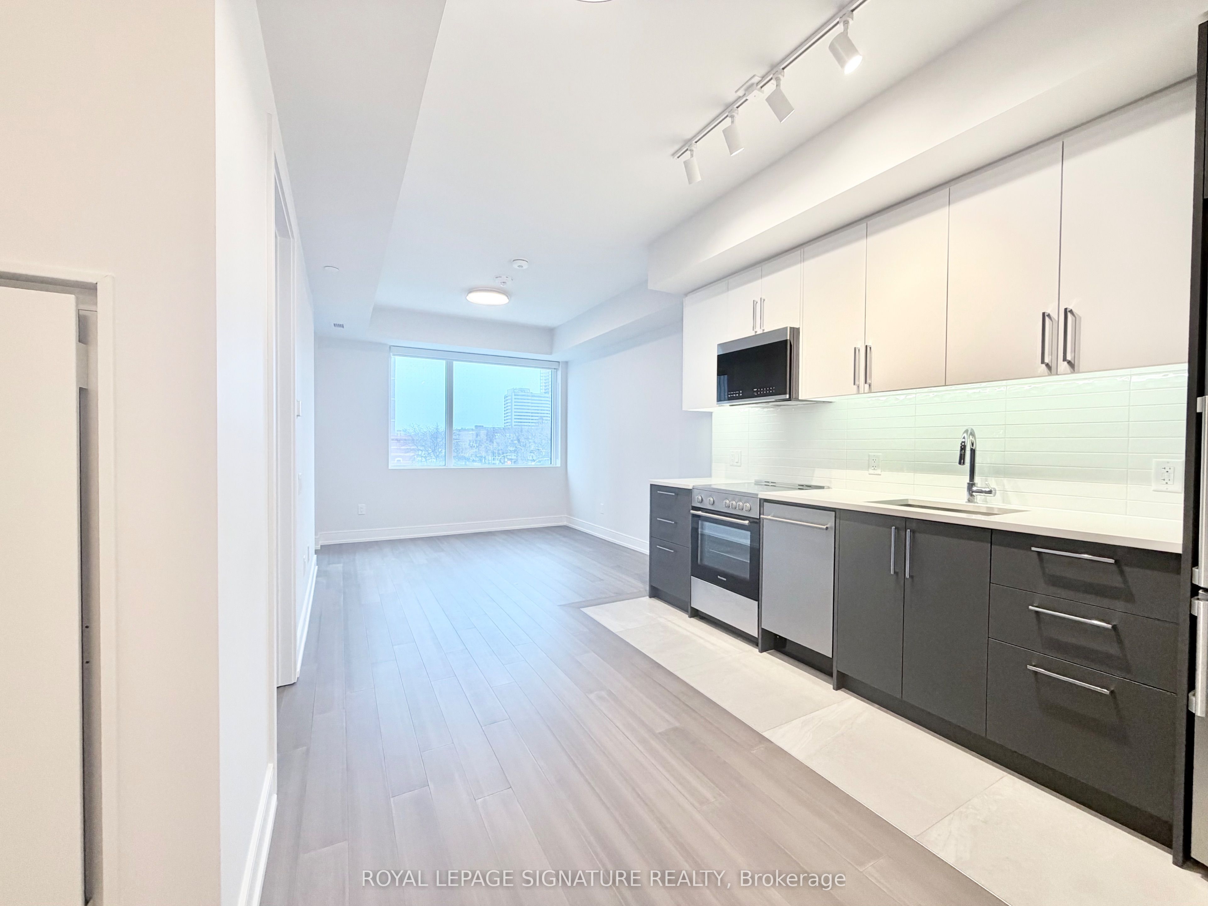 664 Spadina Avenue 903, Toronto, ON M5S 0G4