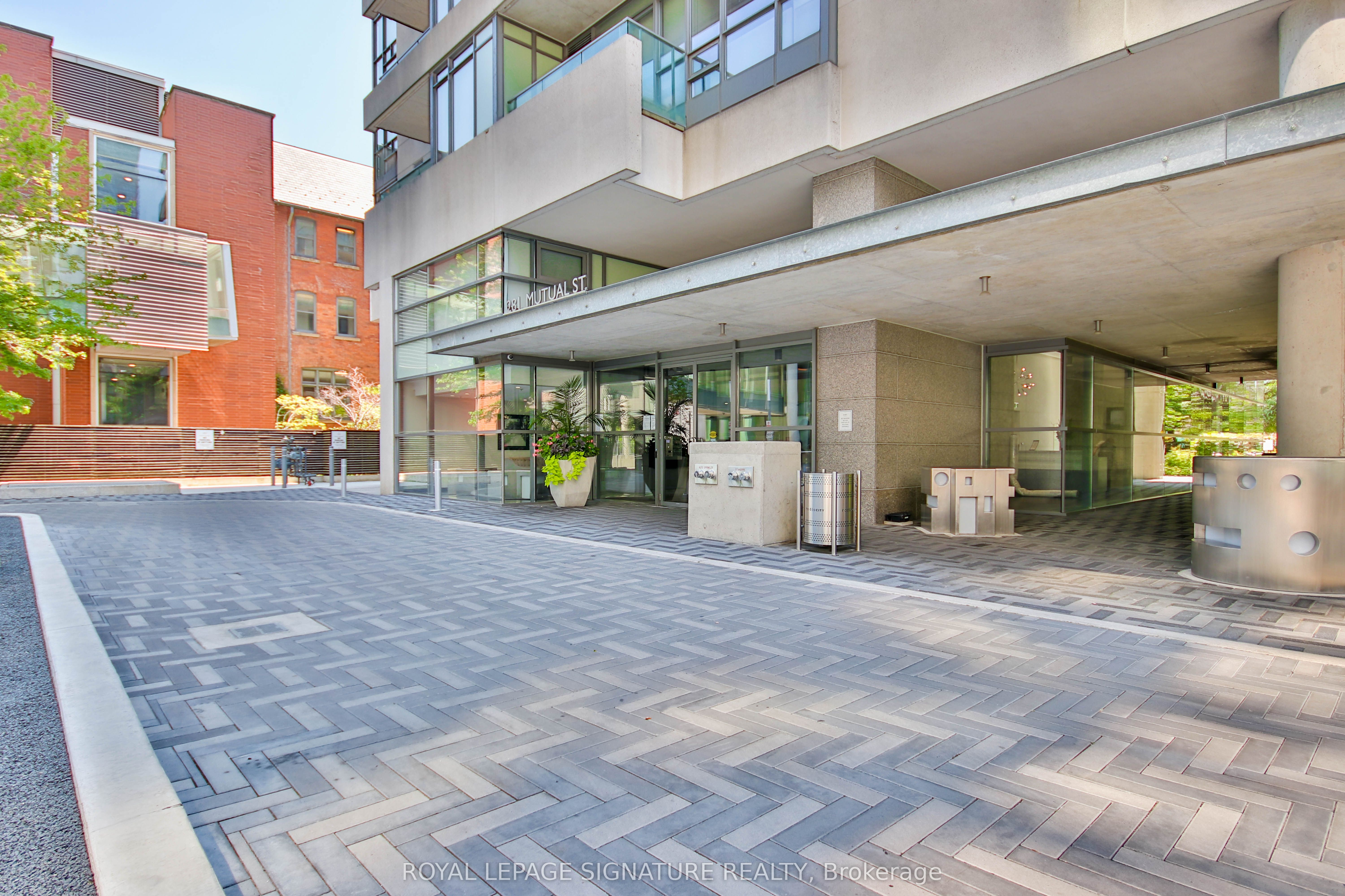 281 Mutual Street 2307, Toronto, ON M4Y 1X6 photo 2