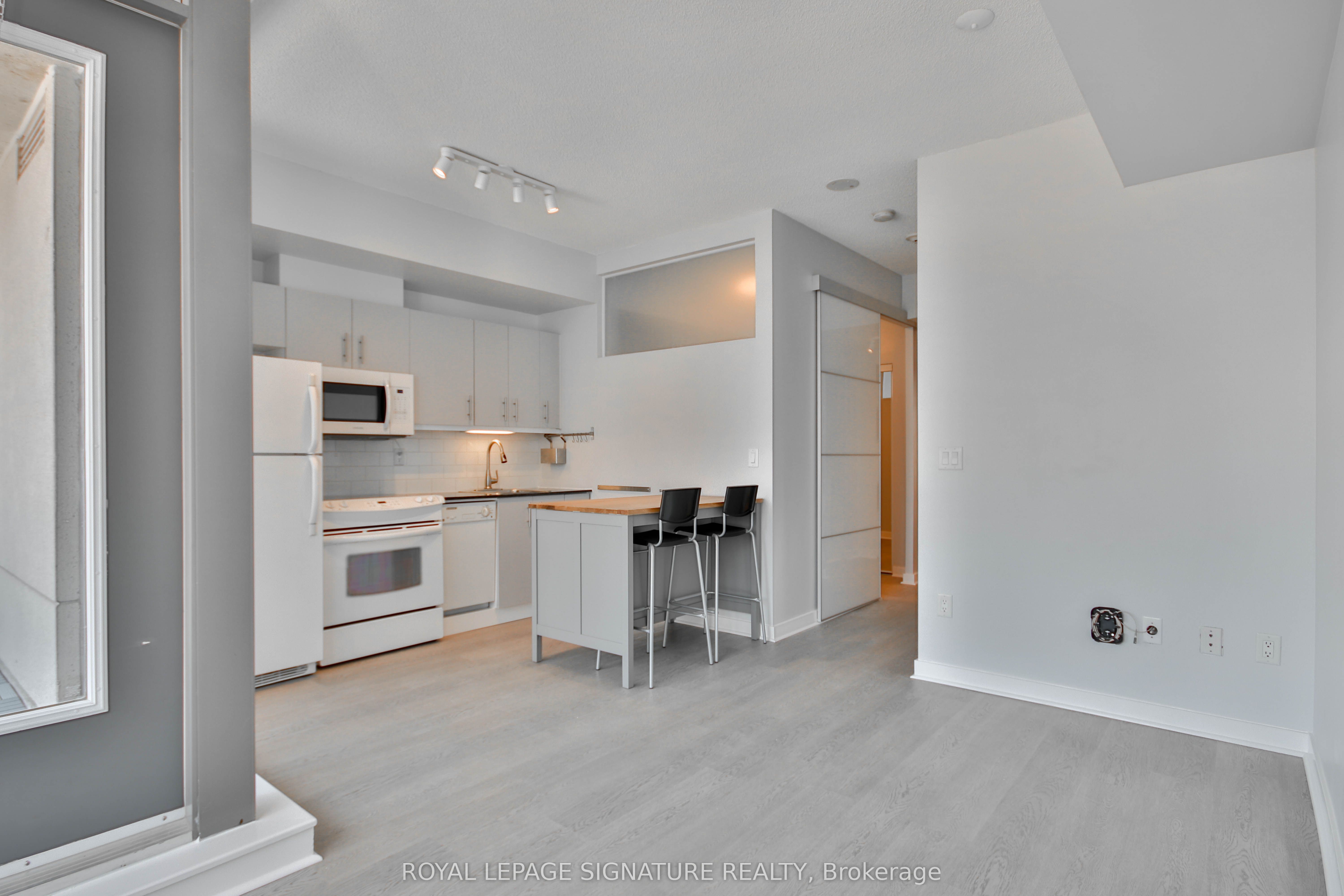 281 Mutual Street 2307, Toronto, ON M4Y 1X6 photo 4