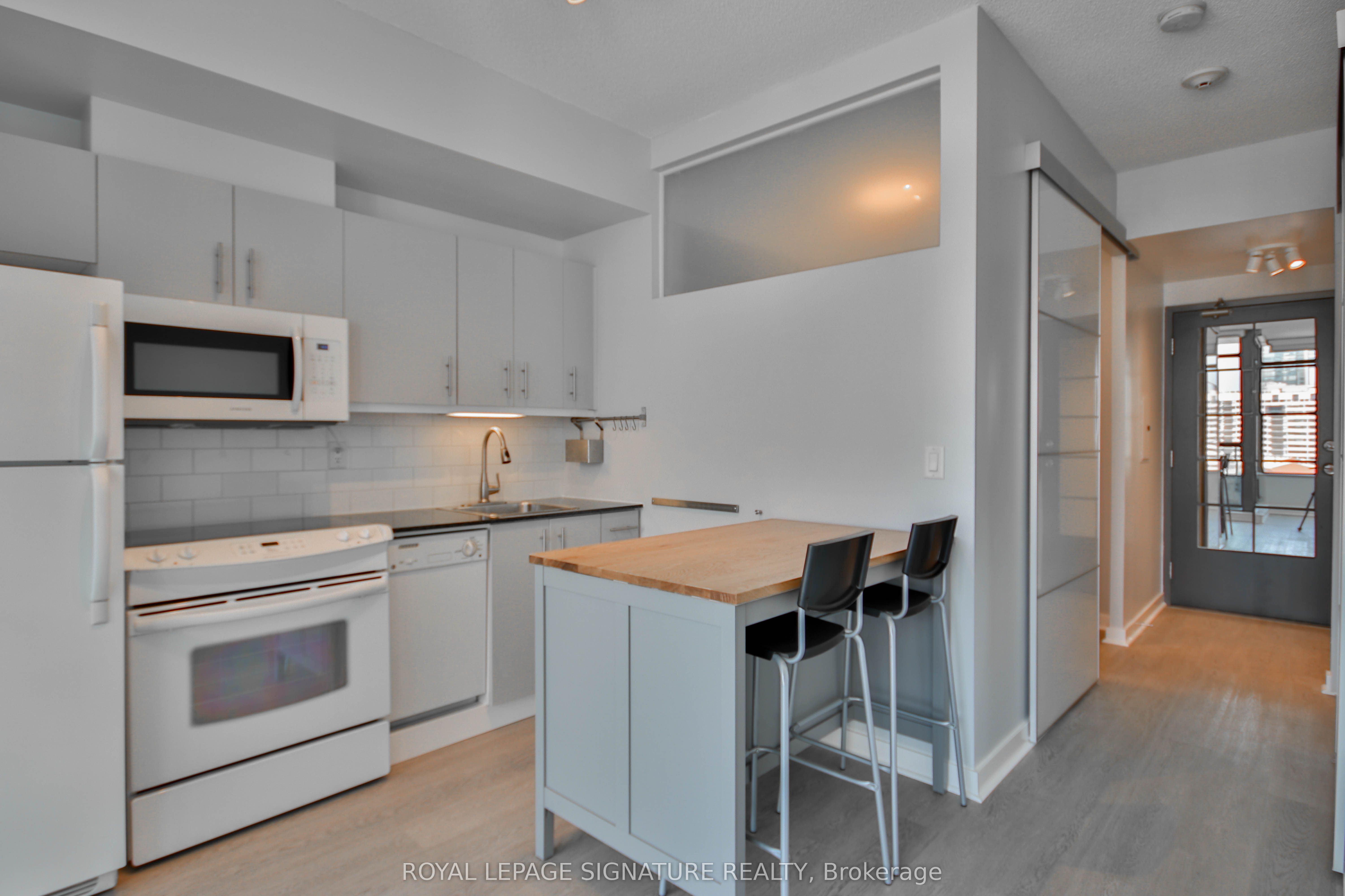 281 Mutual Street 2307, Toronto, ON M4Y 1X6 photo 5