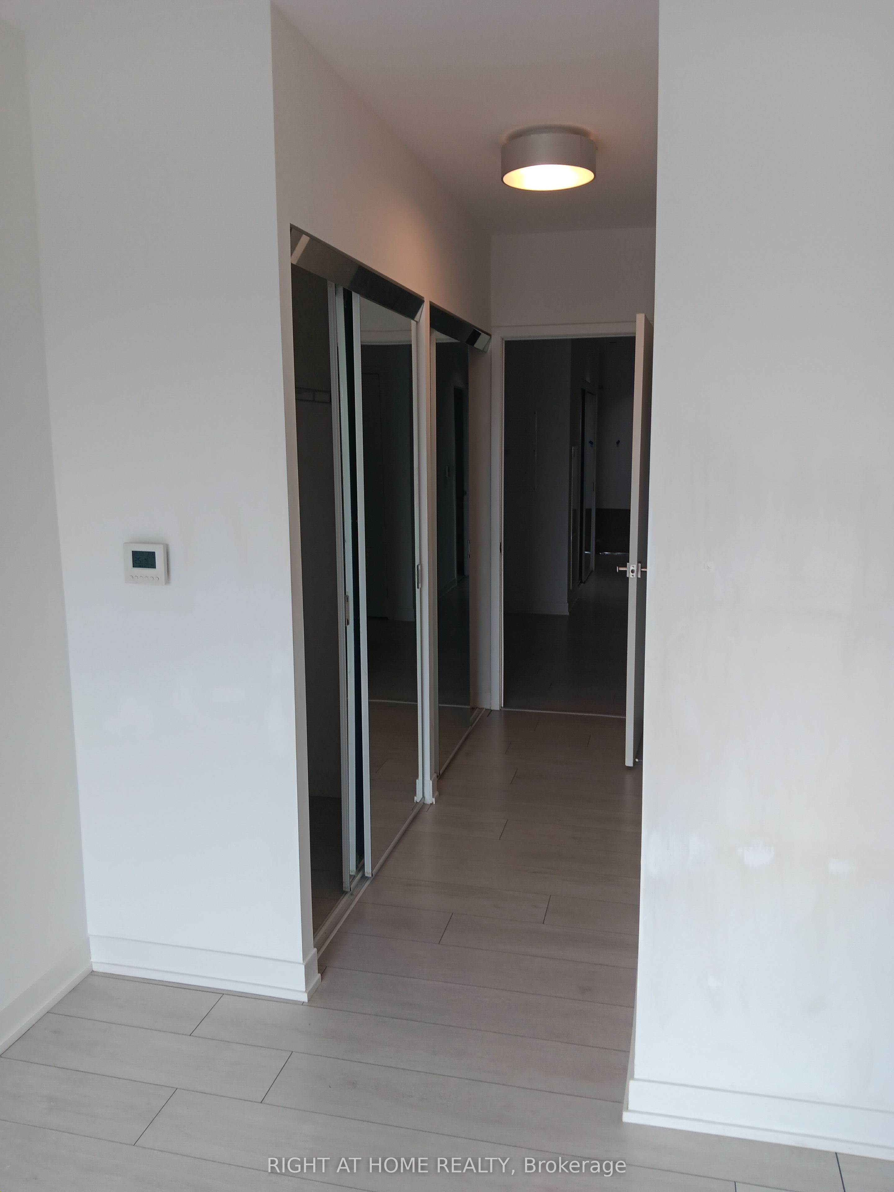 31 Tippett Road 619, Toronto, ON M3H 0C8 photo 3