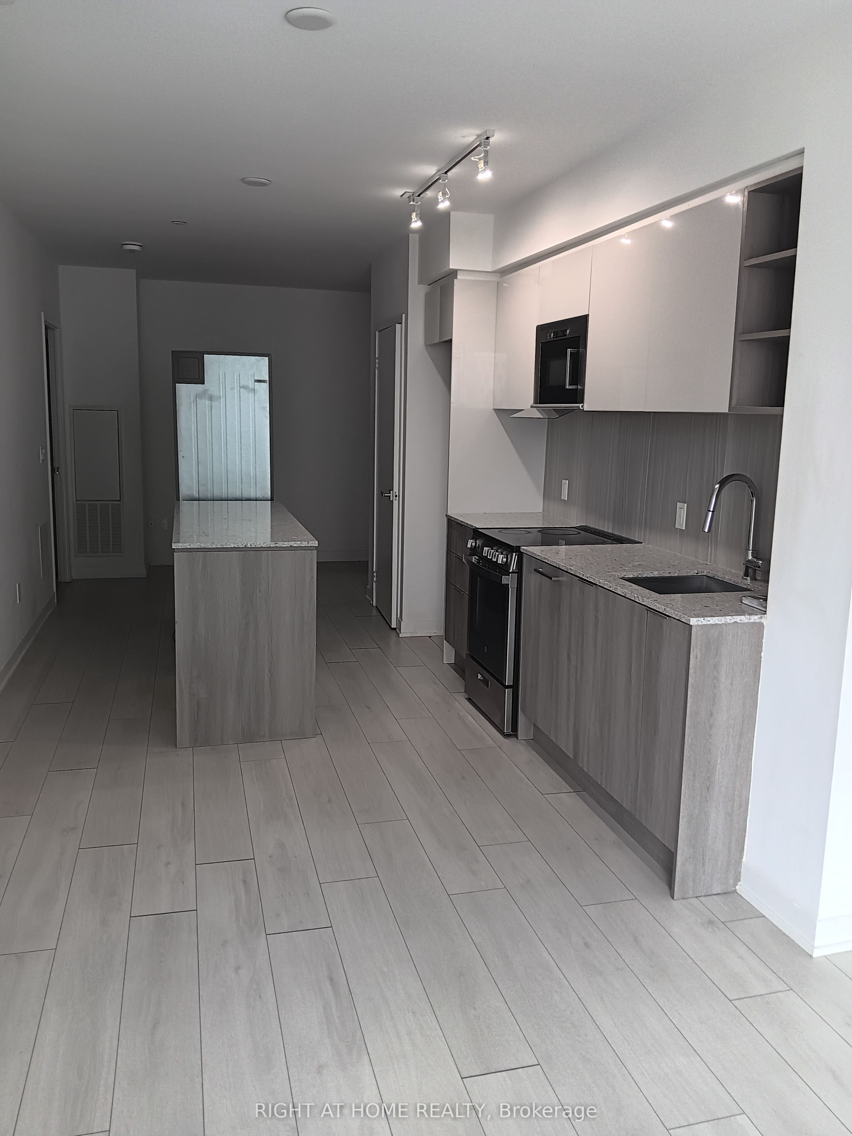 31 Tippett Road 619, Toronto, ON M3H 0C8 photo 5
