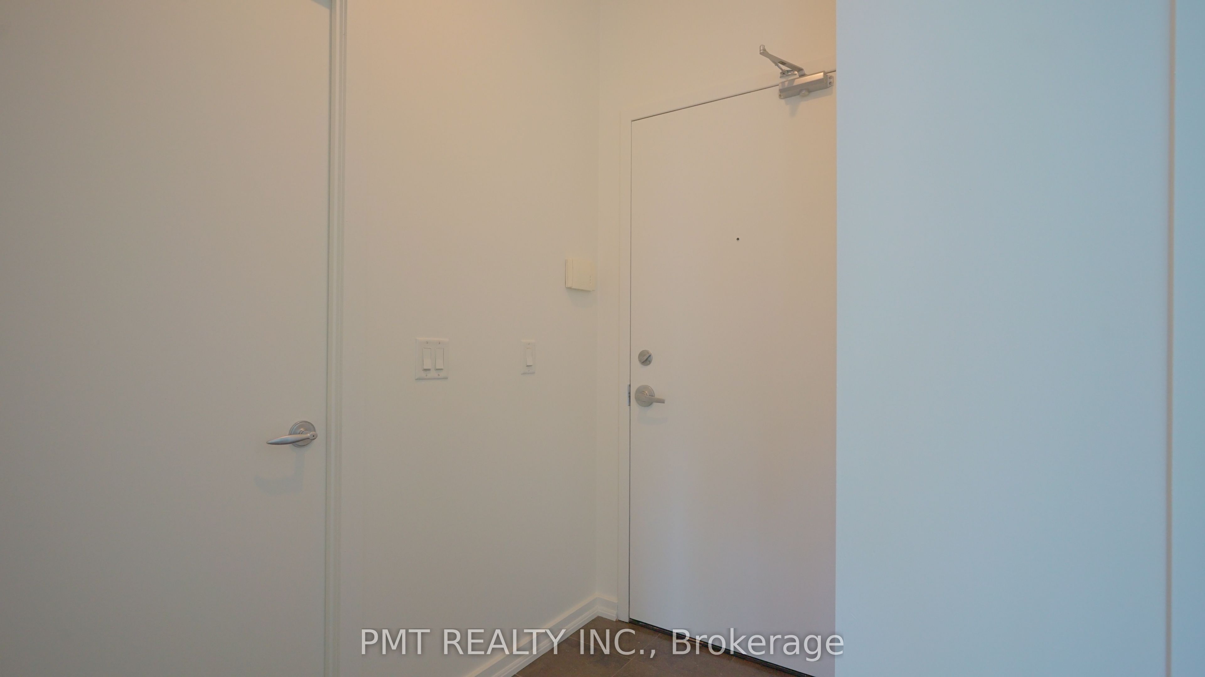 208 Queens Quay N/A W 2401, Toronto, ON M5J 2Y5 photo 2