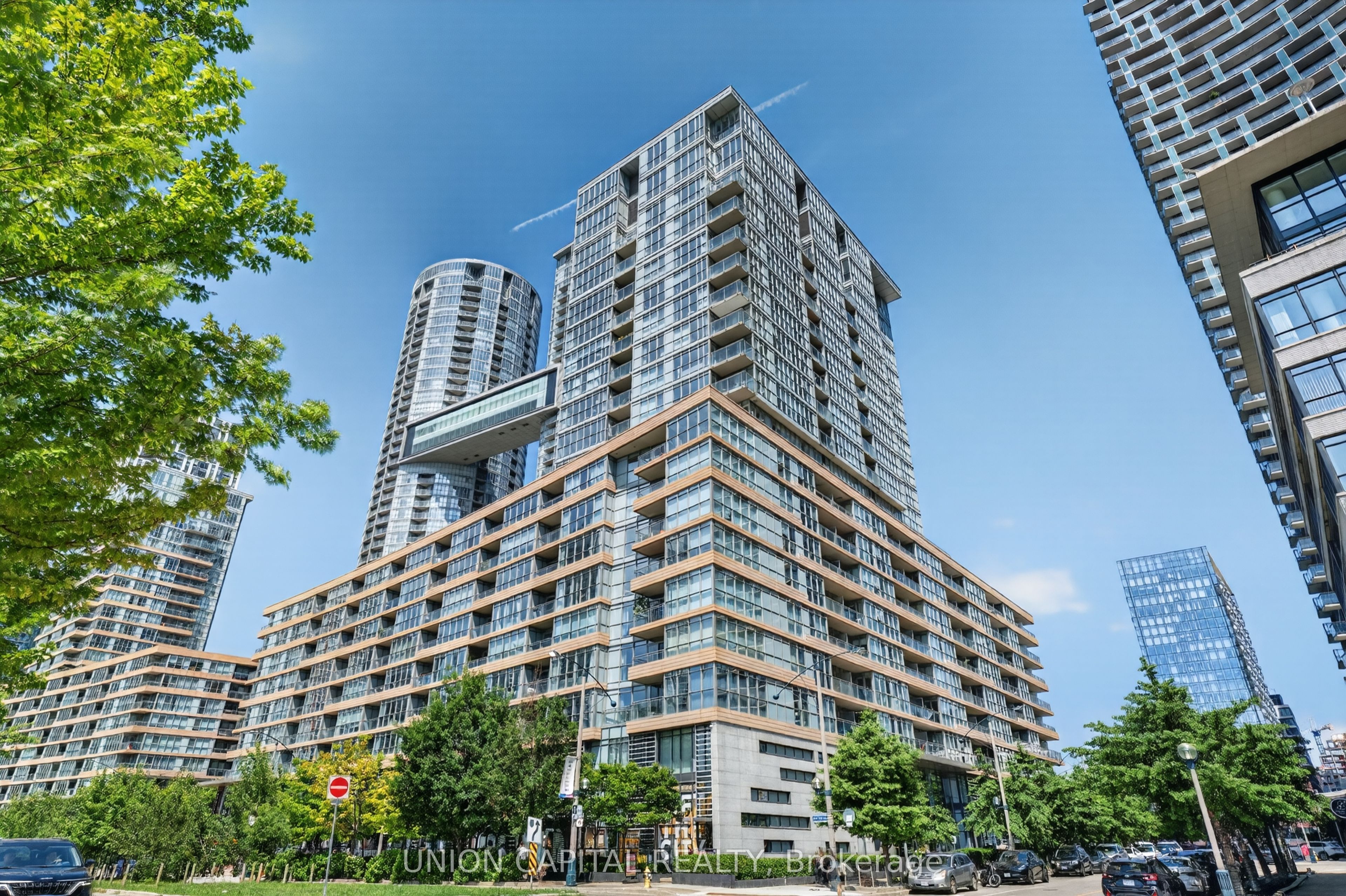 10 Capreol Court 551, Toronto, ON M5V 4B3 photo 2