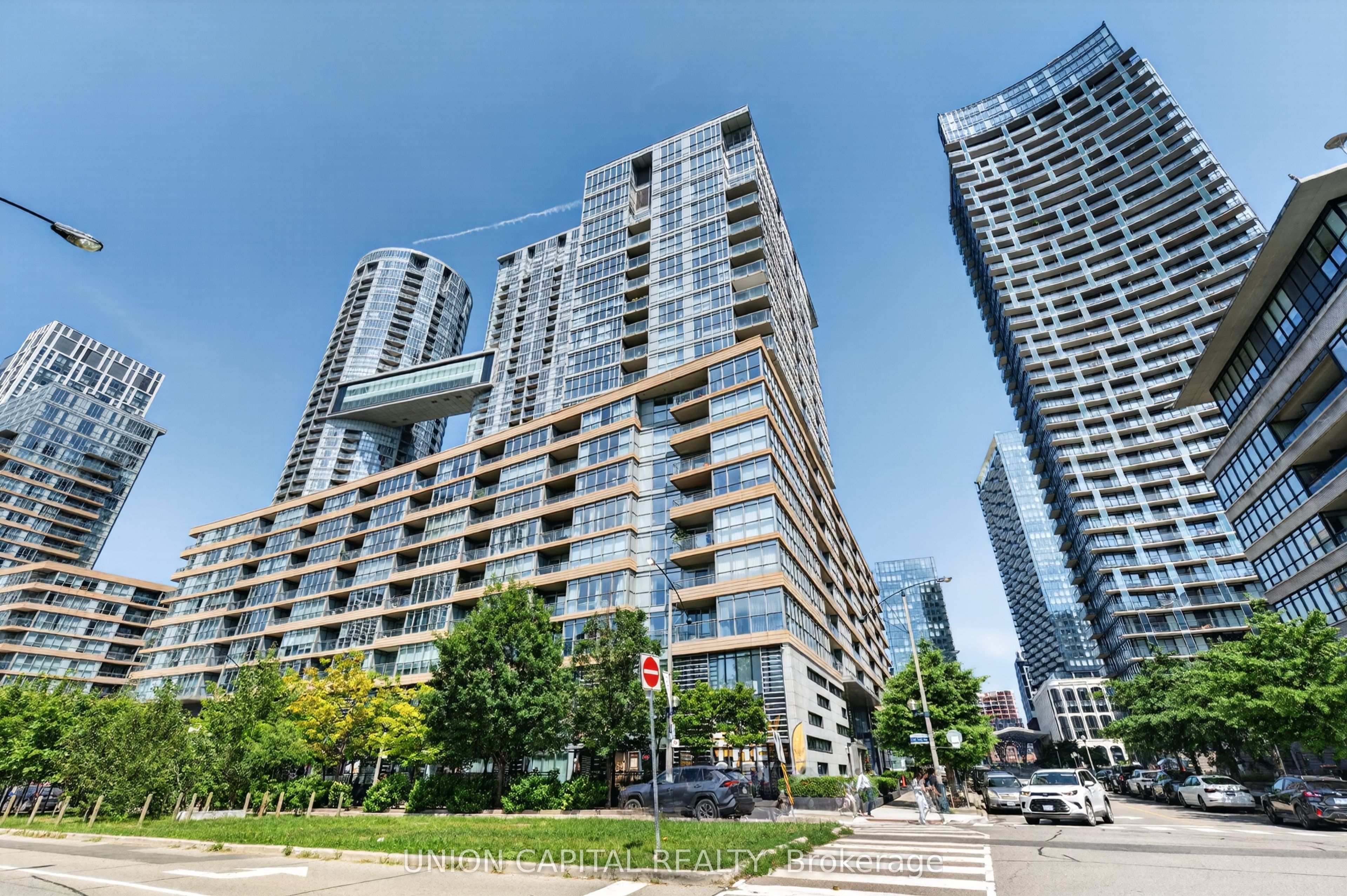 10 Capreol Court 551, Toronto, ON M5V 4B3 photo 3
