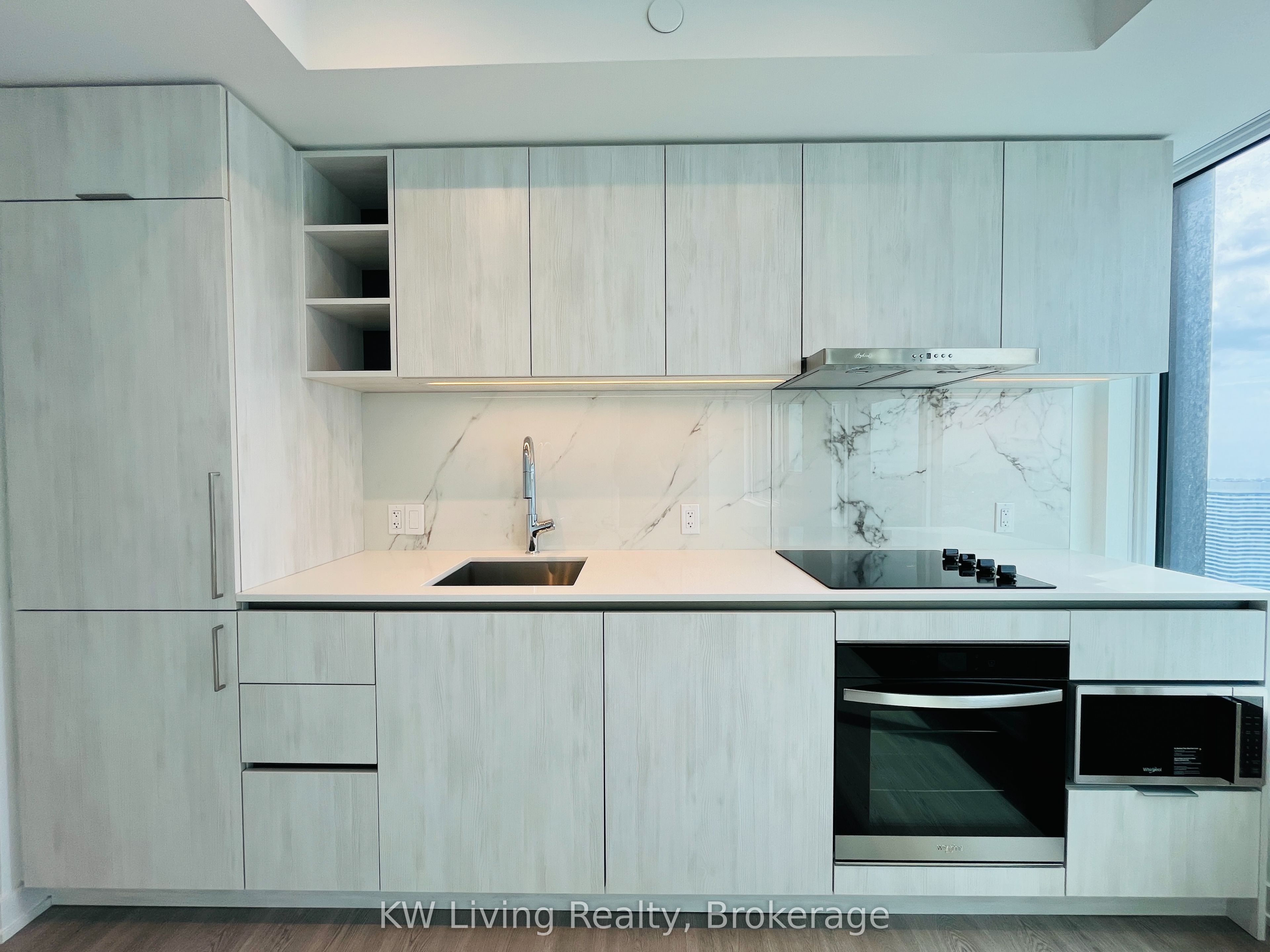 8 Wellesley Street W 5710, Toronto, ON M4Y 0J5 photo 2