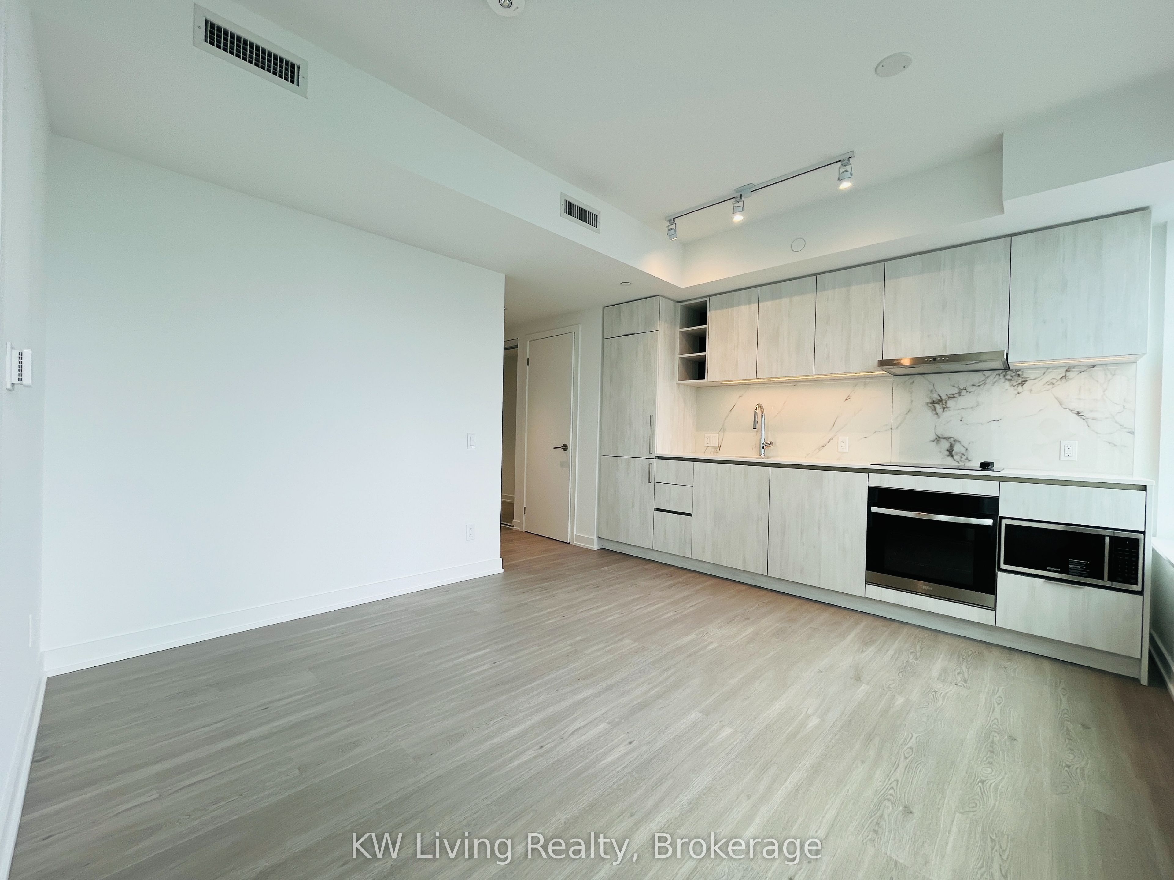8 Wellesley Street W 5710, Toronto, ON M4Y 0J5 photo 4