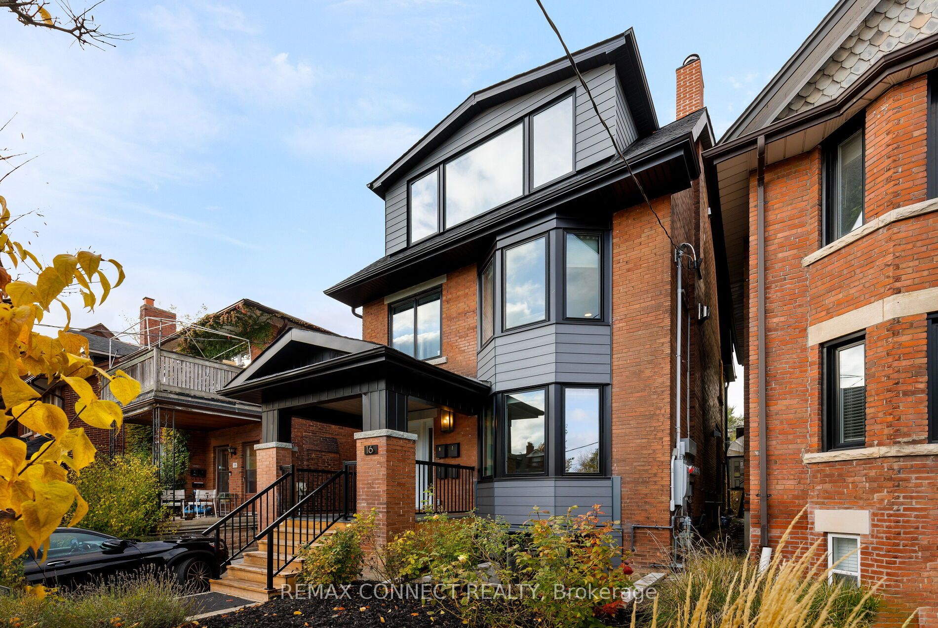 16 Rosemount Avenue, Toronto, ON M6H 2M1 photo 2