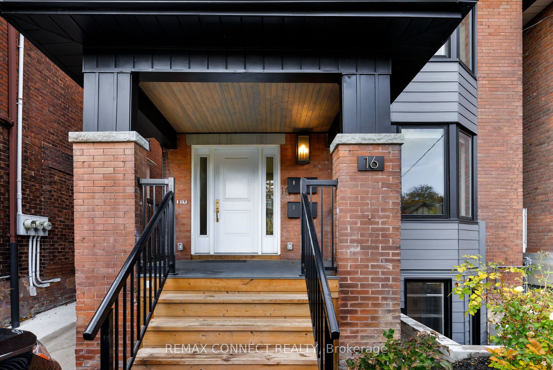 16 Rosemount Avenue, Toronto, ON M6H 2M1 photo 3