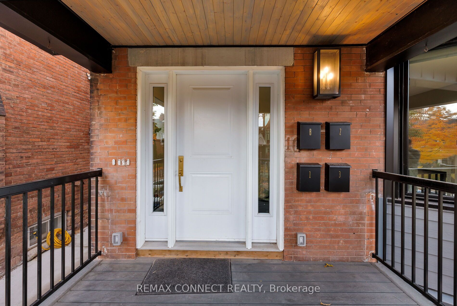 16 Rosemount Avenue, Toronto, ON M6H 2M1 photo 4