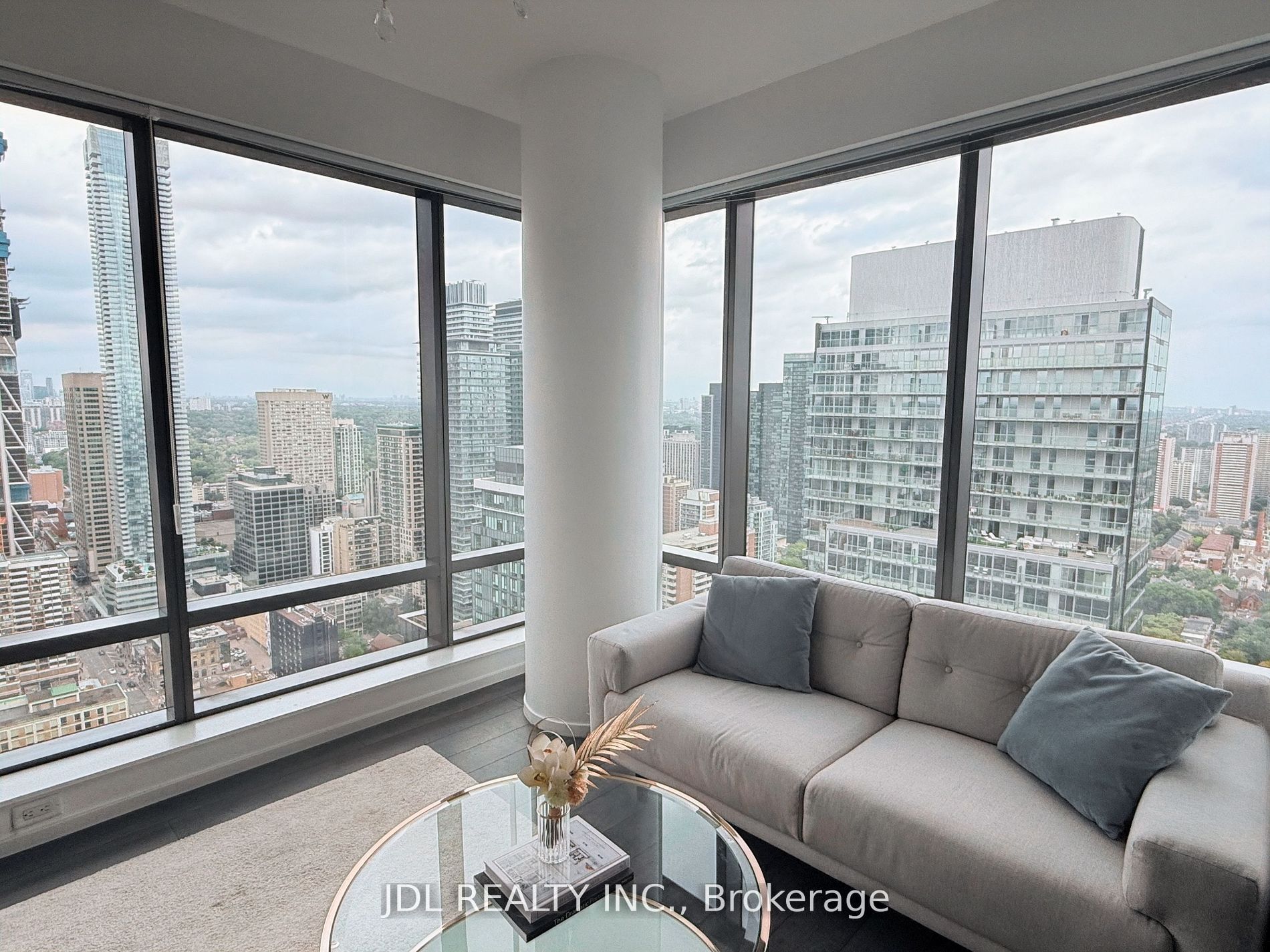 5 St Joseph Street 4110, Toronto, ON M4Y 1Z3 photo 3