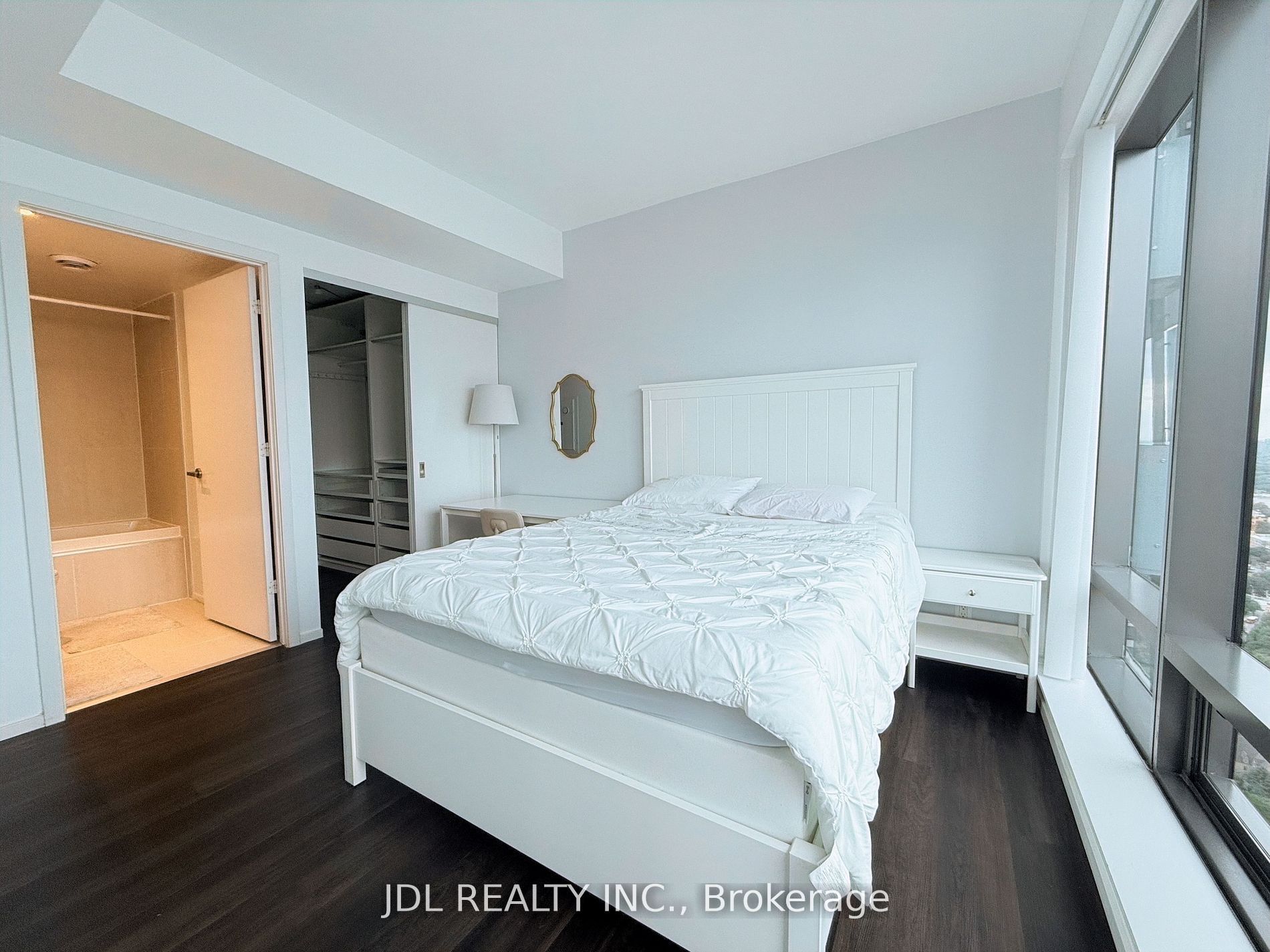 5 St Joseph Street 4110, Toronto, ON M4Y 1Z3 photo 4