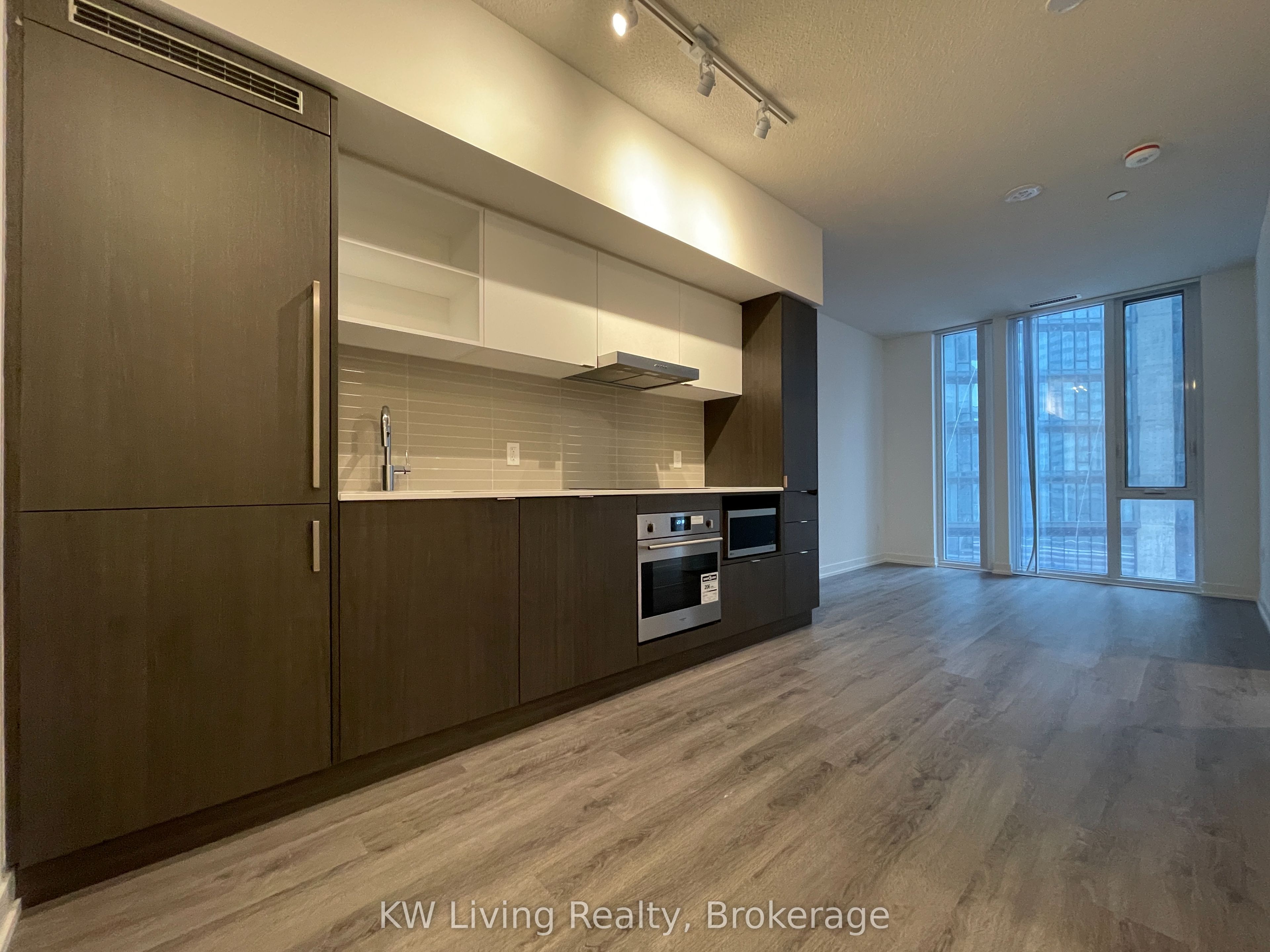 138 Downes Street 918, Toronto, ON M5E 0E4 photo 4