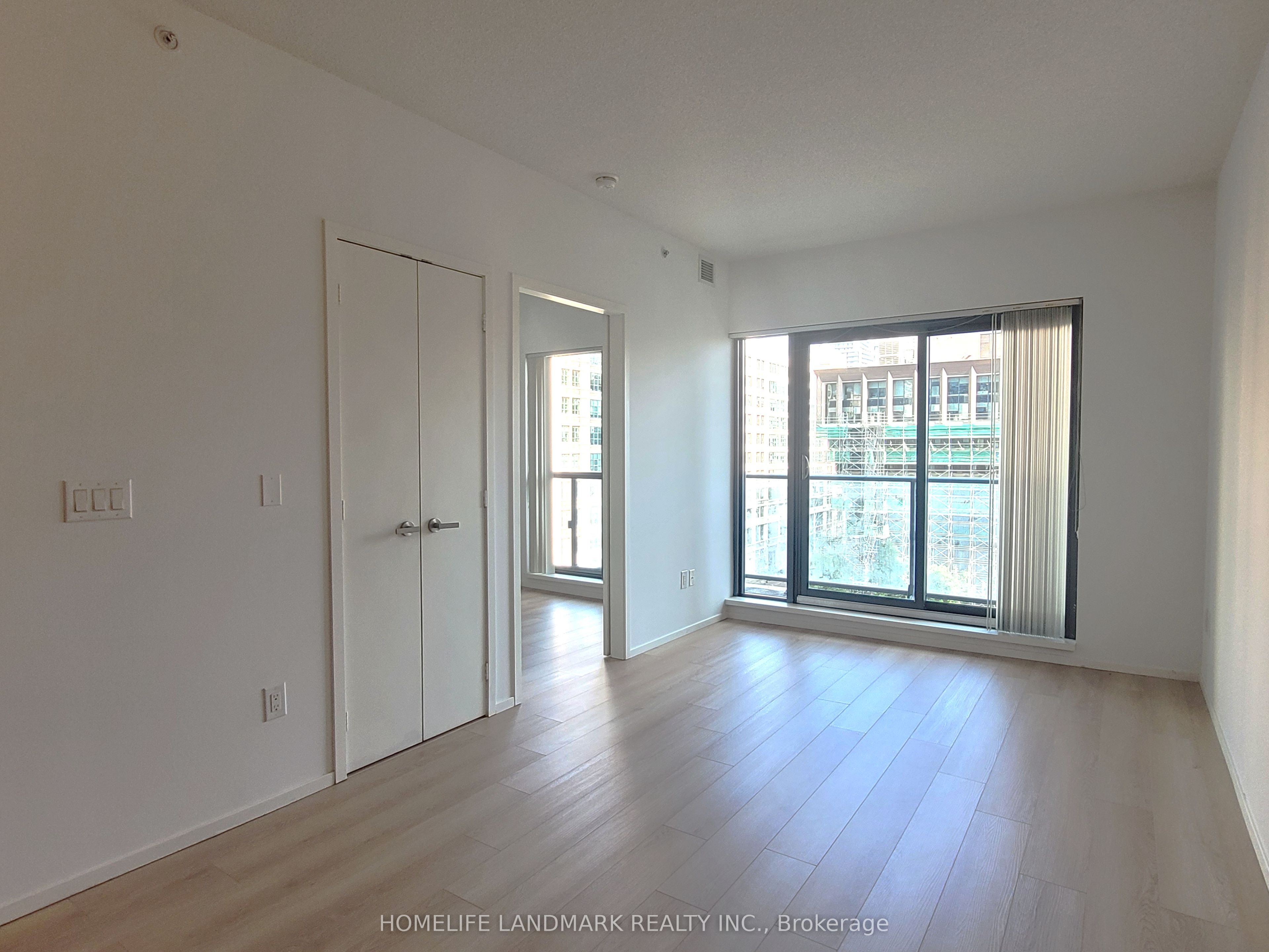 159 Dundas Street E 908, Toronto, ON M5B 0A9 photo 2