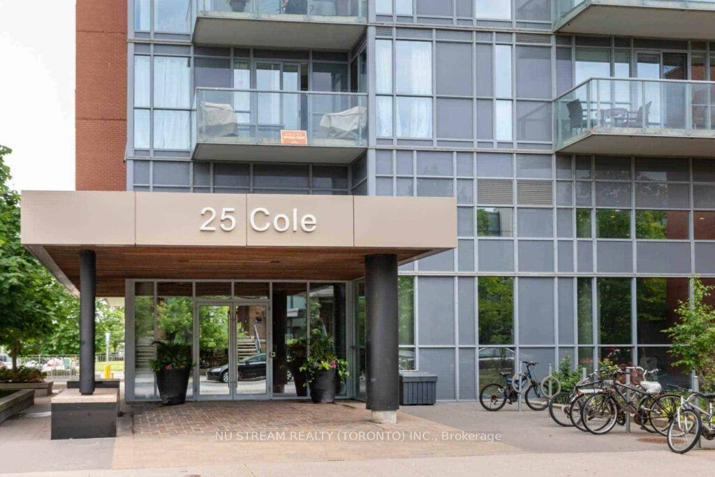 25 Cole Street 719, Toronto, ON M5A 4M3