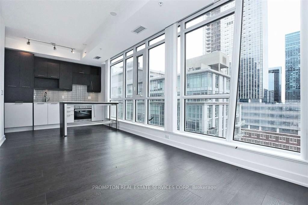 30 Nelson Street 1107, Toronto, ON M5V 0H5 photo 3