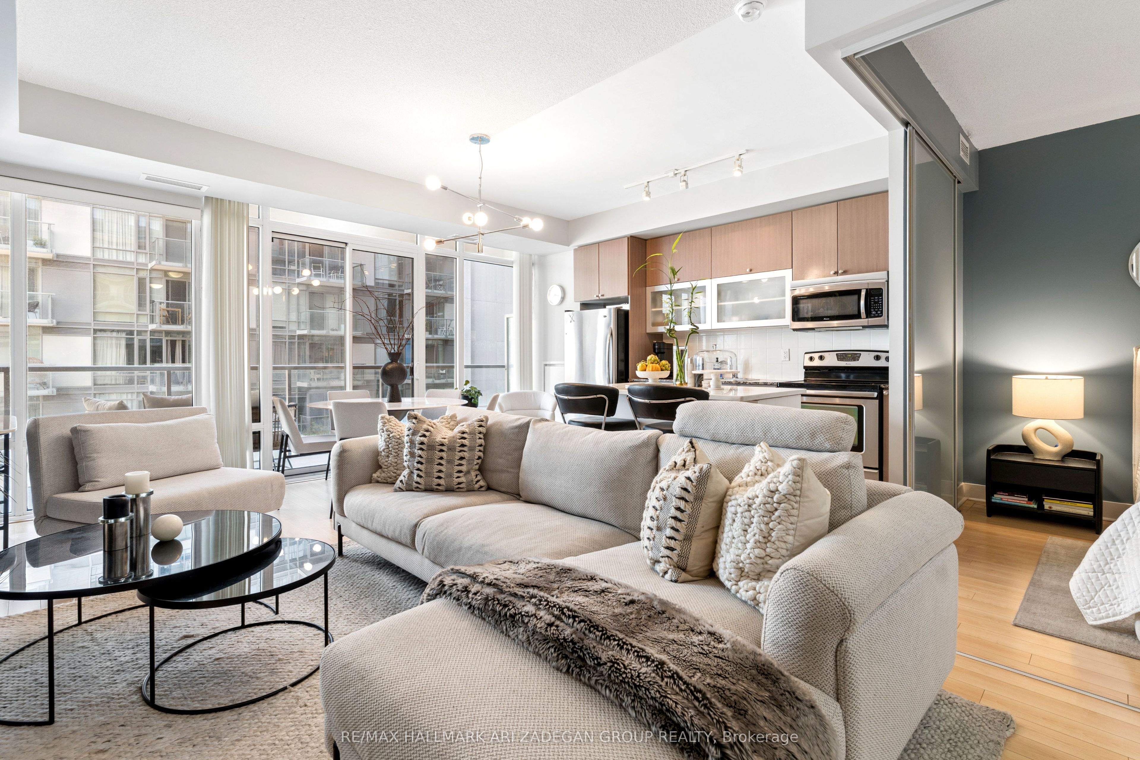 90 Stadium Road 430, Toronto, ON M5V 3W5