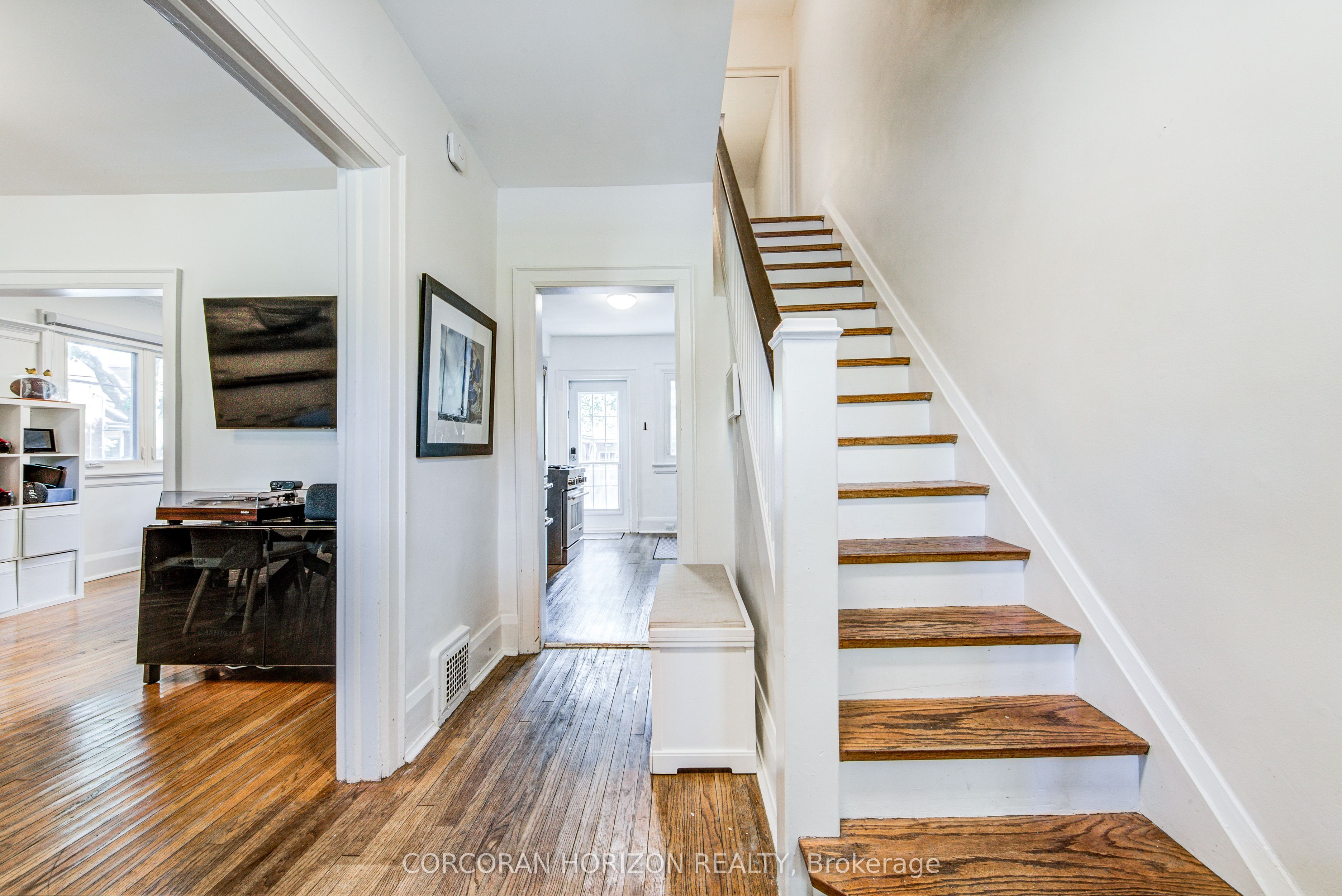 77 Montgomery Avenue, Toronto, ON M4R 1E1 photo 5