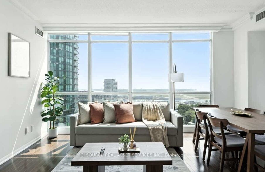 219 Fort York Boulevard 2108, Toronto, ON M5V 1B1 photo 2