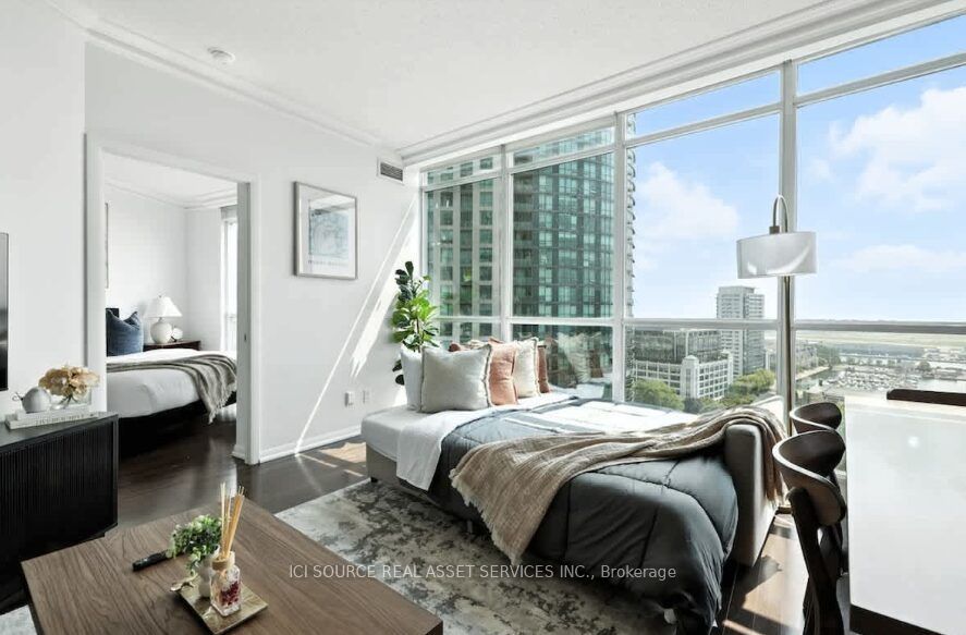 219 Fort York Boulevard 2108, Toronto, ON M5V 1B1 photo 4
