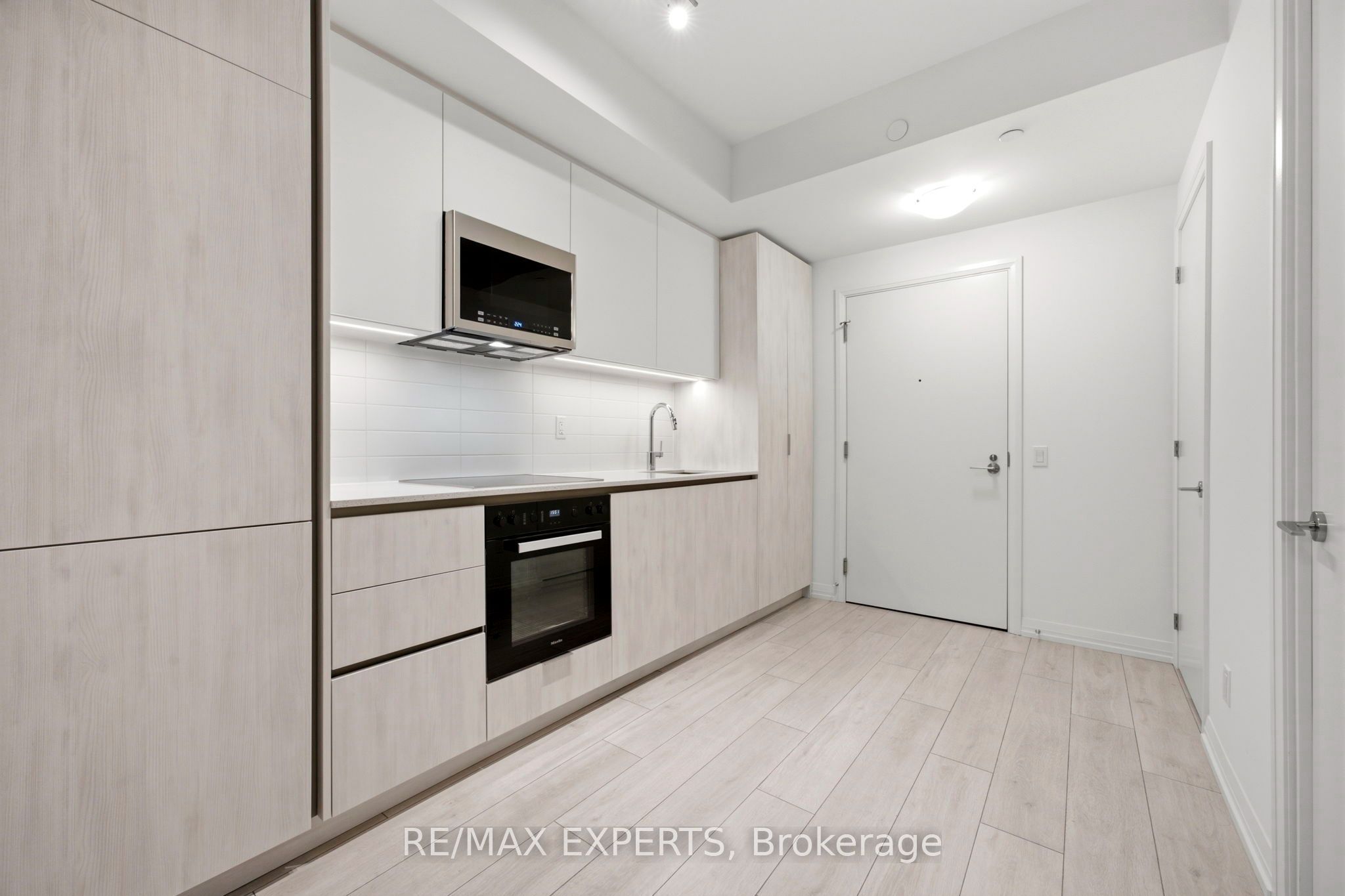 400 King Street 1028, Toronto, ON M5V 1K2 photo 5