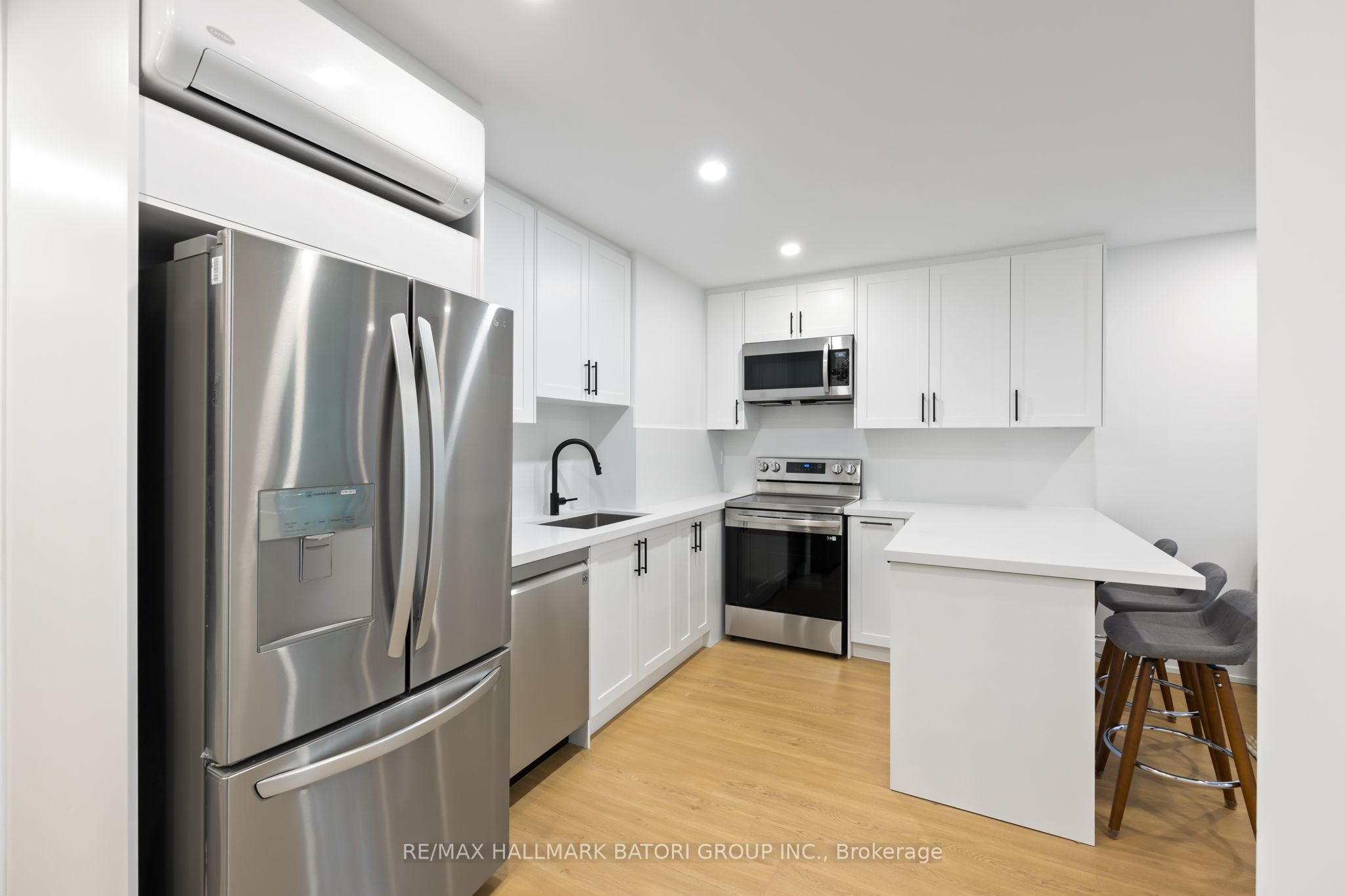 357 Eglinton Avenue W A, Toronto, ON M5N 1A3 photo 3