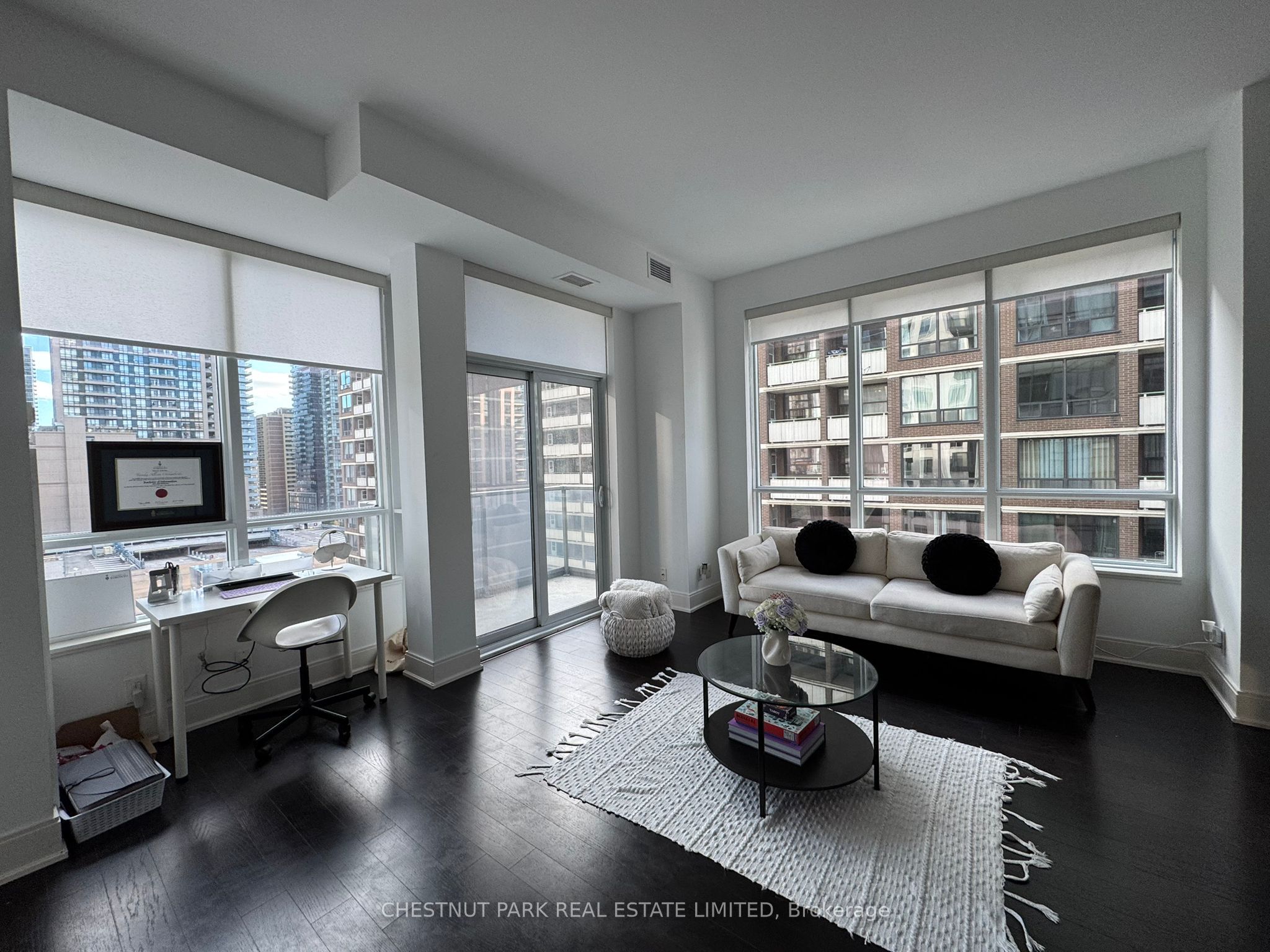 21 Balmuto Street 1102, Toronto, ON M4Y 1W4 photo 4