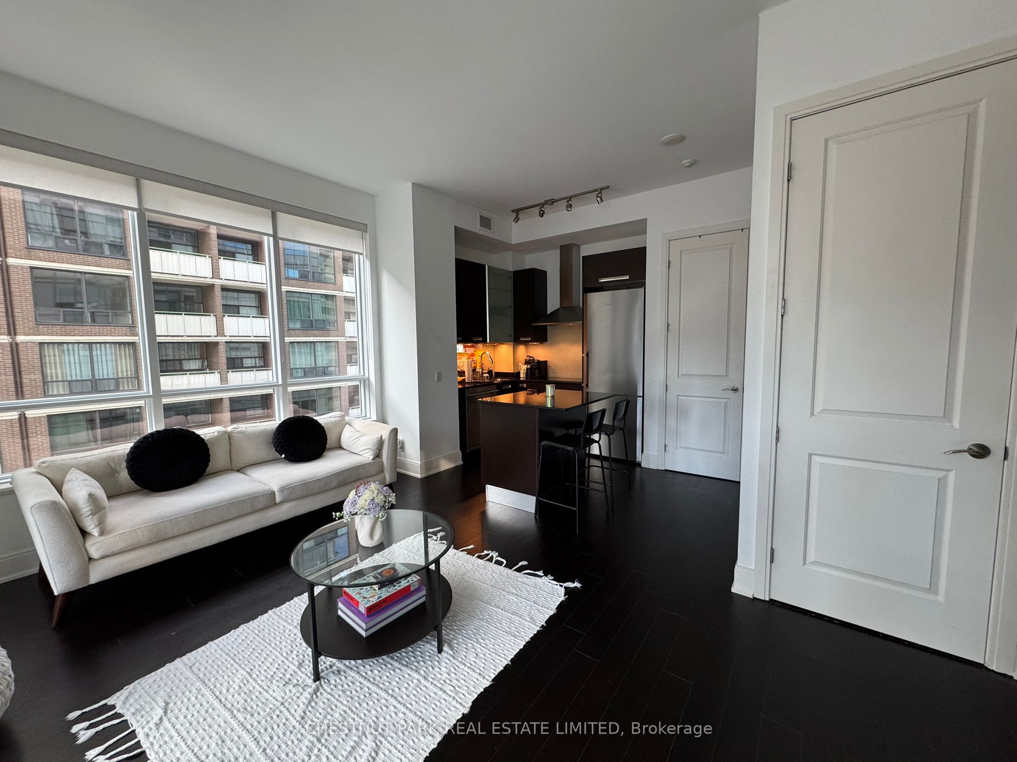 21 Balmuto Street 1102, Toronto, ON M4Y 1W4 photo 5