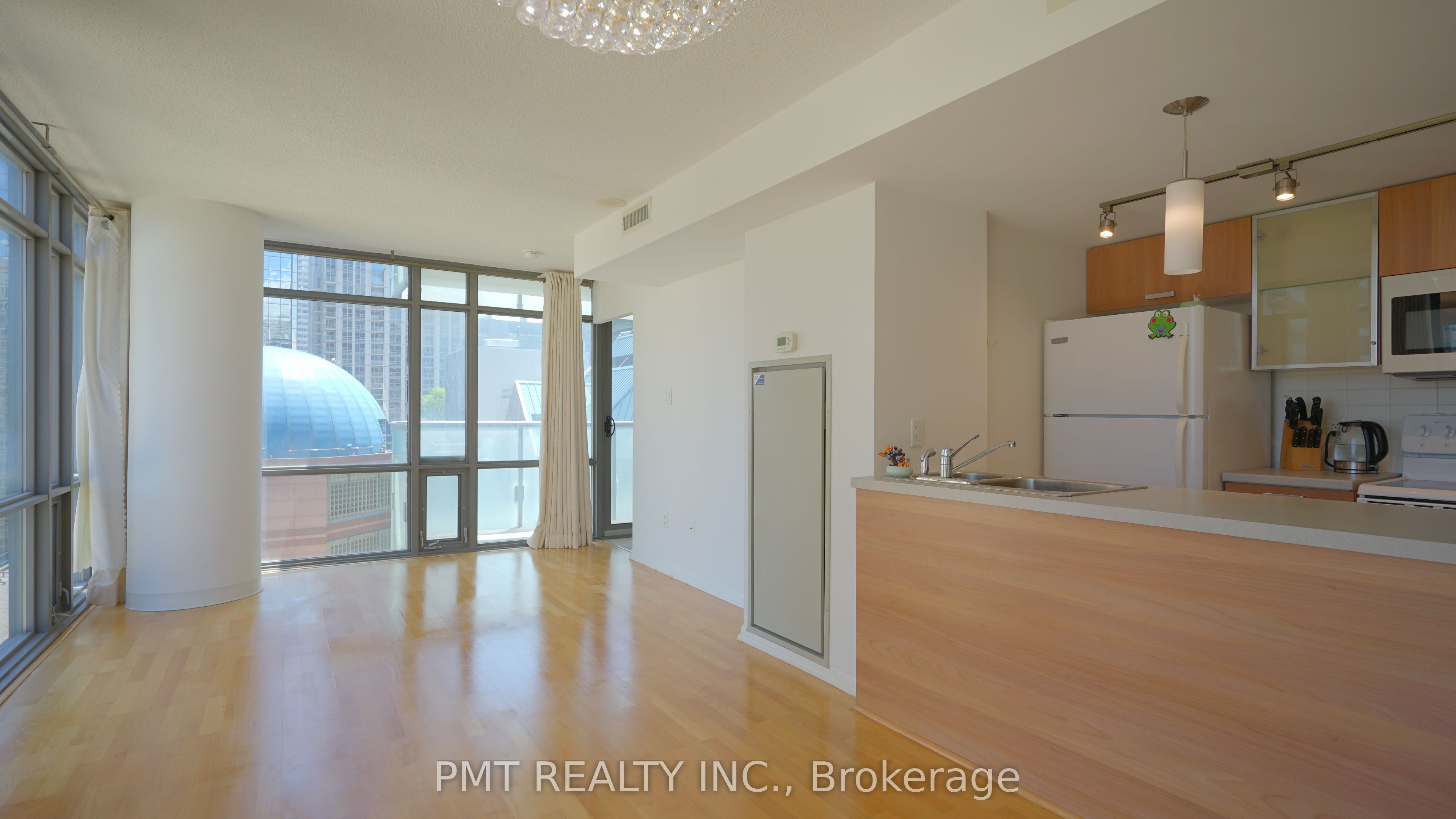 38 Grenville Street 1607, Toronto, ON M4Y 1A5 photo 5