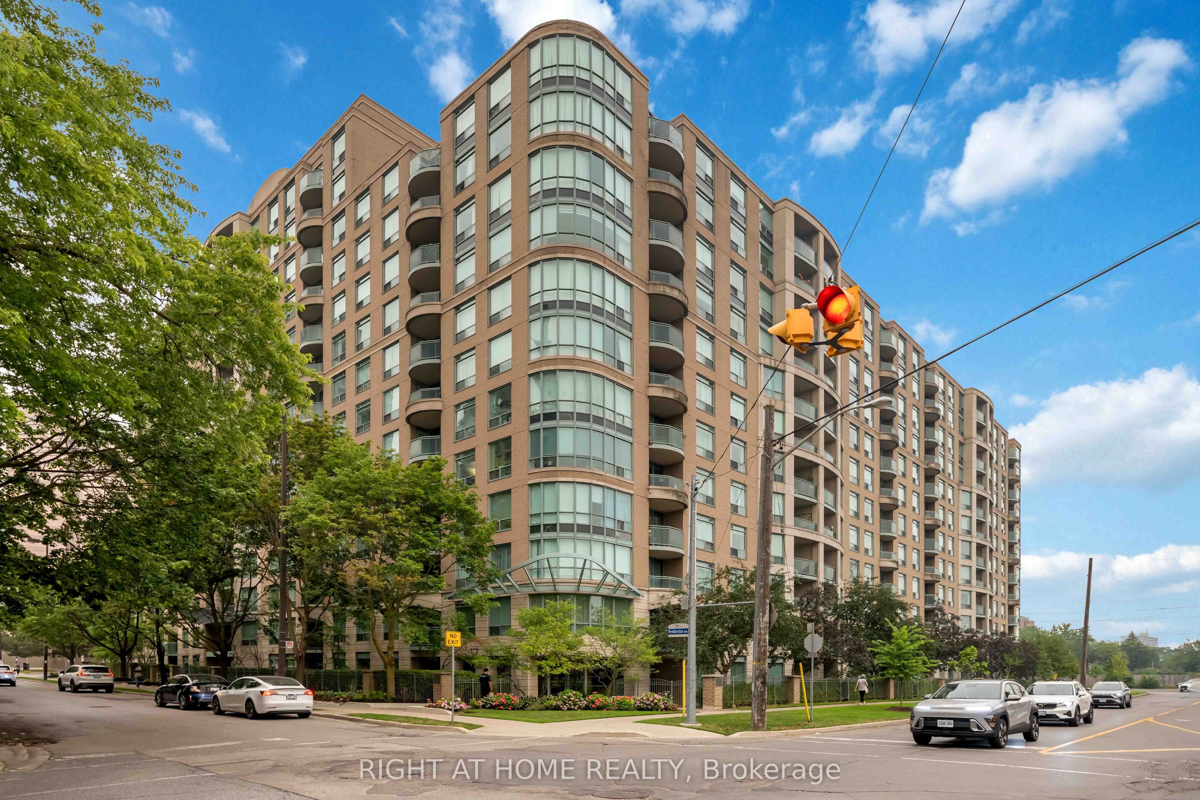 8 Pemberton Avenue 408, Toronto, ON M2M 4K8 photo 2
