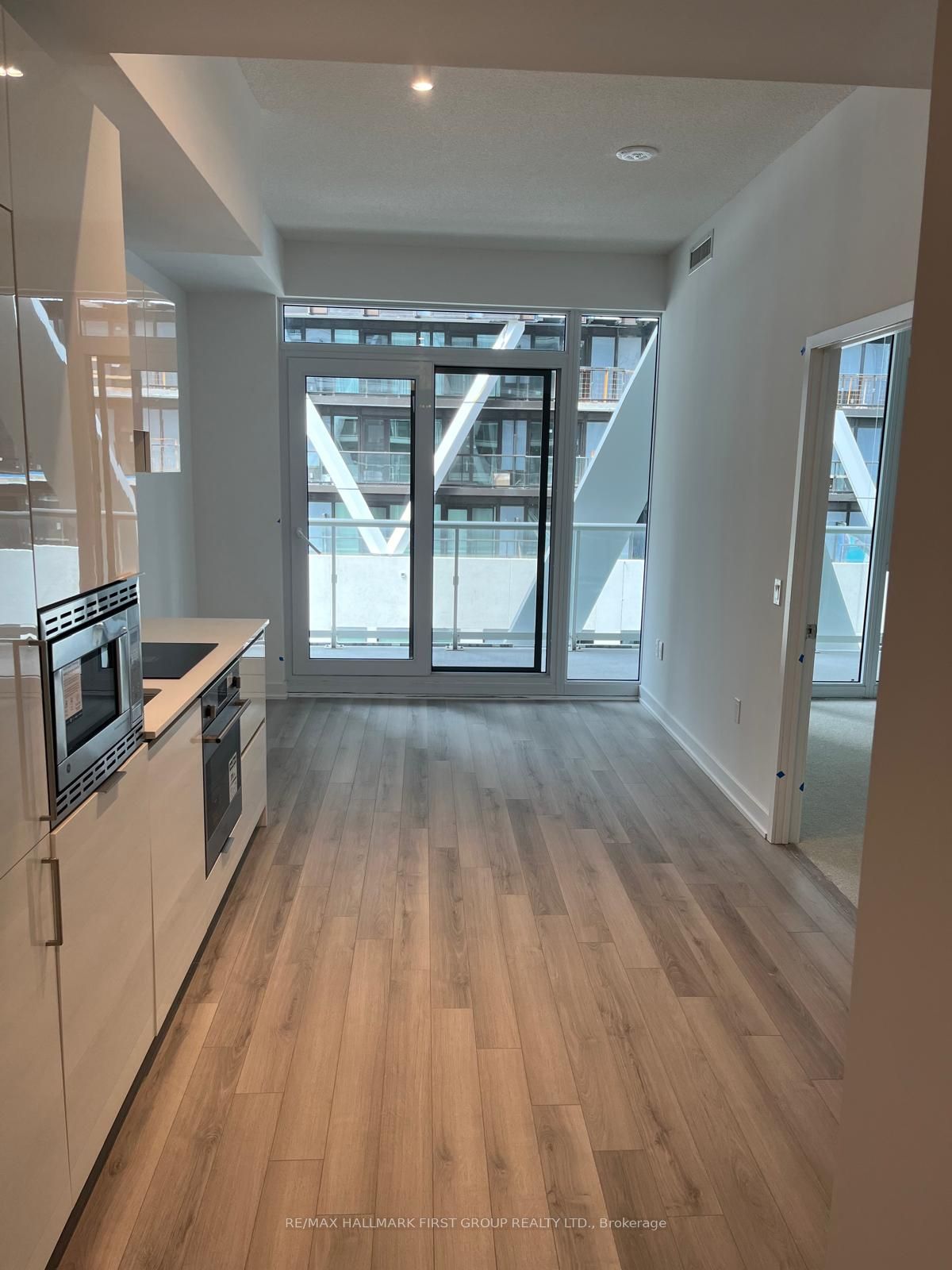 230 Simcoe Street 1235, Toronto, ON M5T 1T4 photo 2