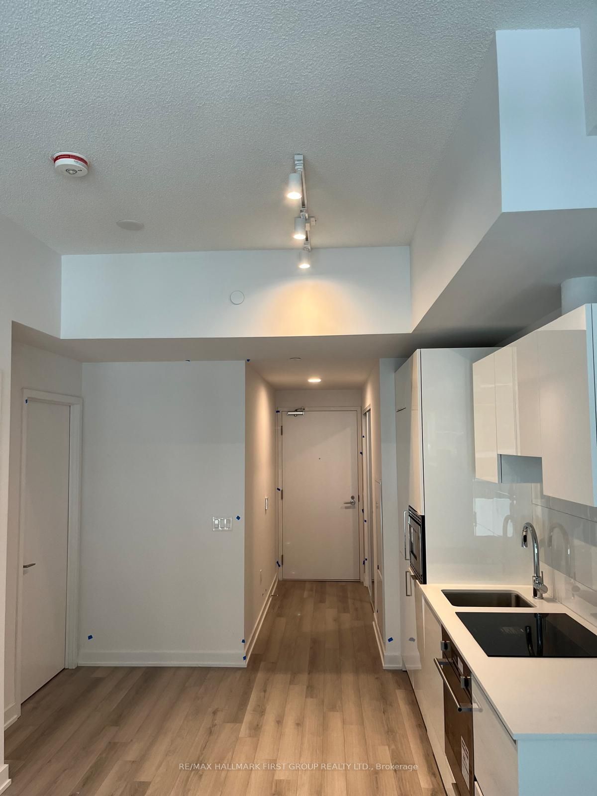 230 Simcoe Street 1235, Toronto, ON M5T 1T4 photo 3