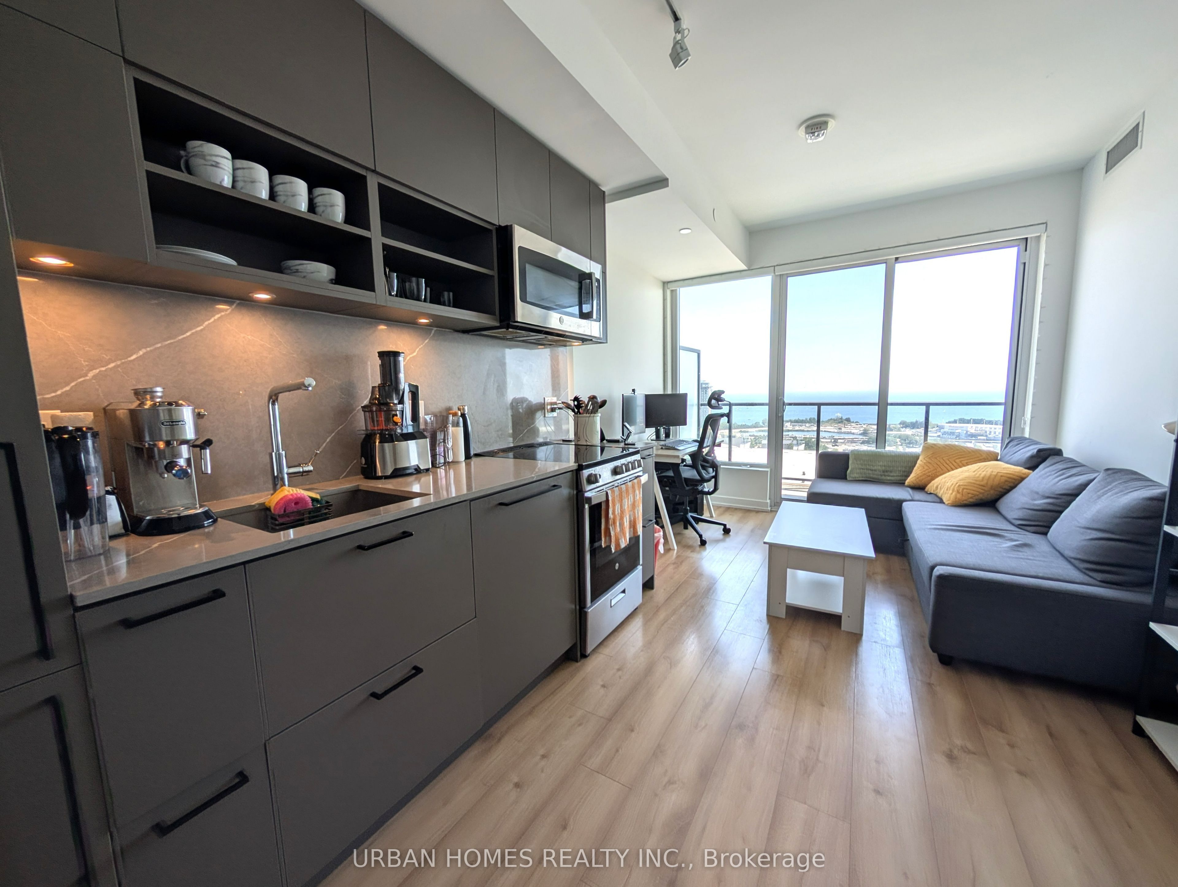 135 East Liberty Street 2313, Toronto, ON M6E 0G7 photo 2