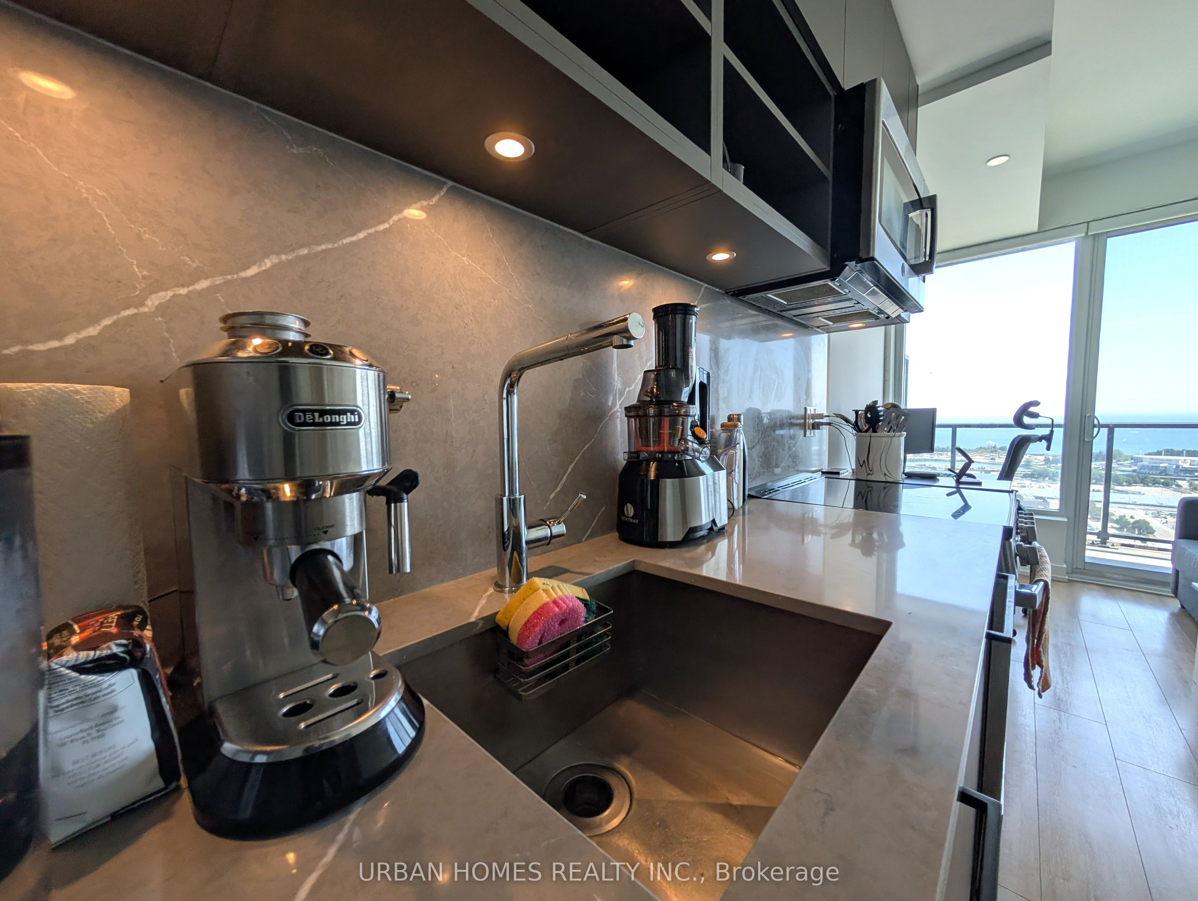 135 East Liberty Street 2313, Toronto, ON M6E 0G7 photo 4