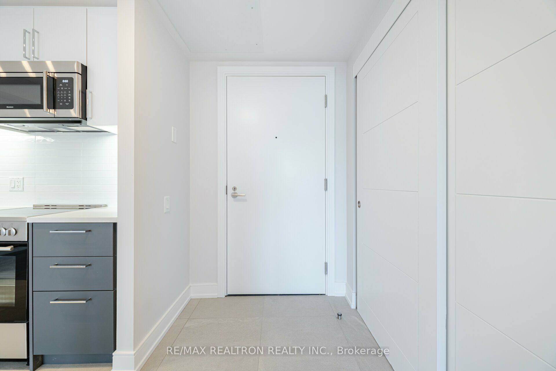 2525 Bathurst Street 410, Toronto, ON M6B 2Y9 photo 3