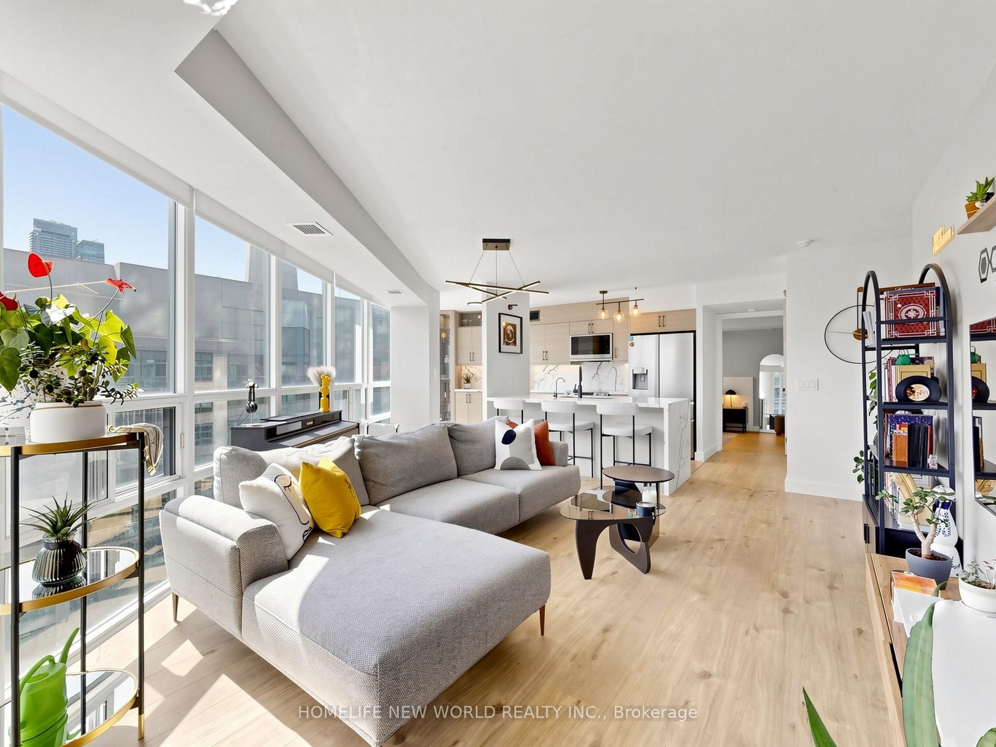 30 Grand Trunk Crescent 1911, Toronto, ON M5J 3A4 photo 2